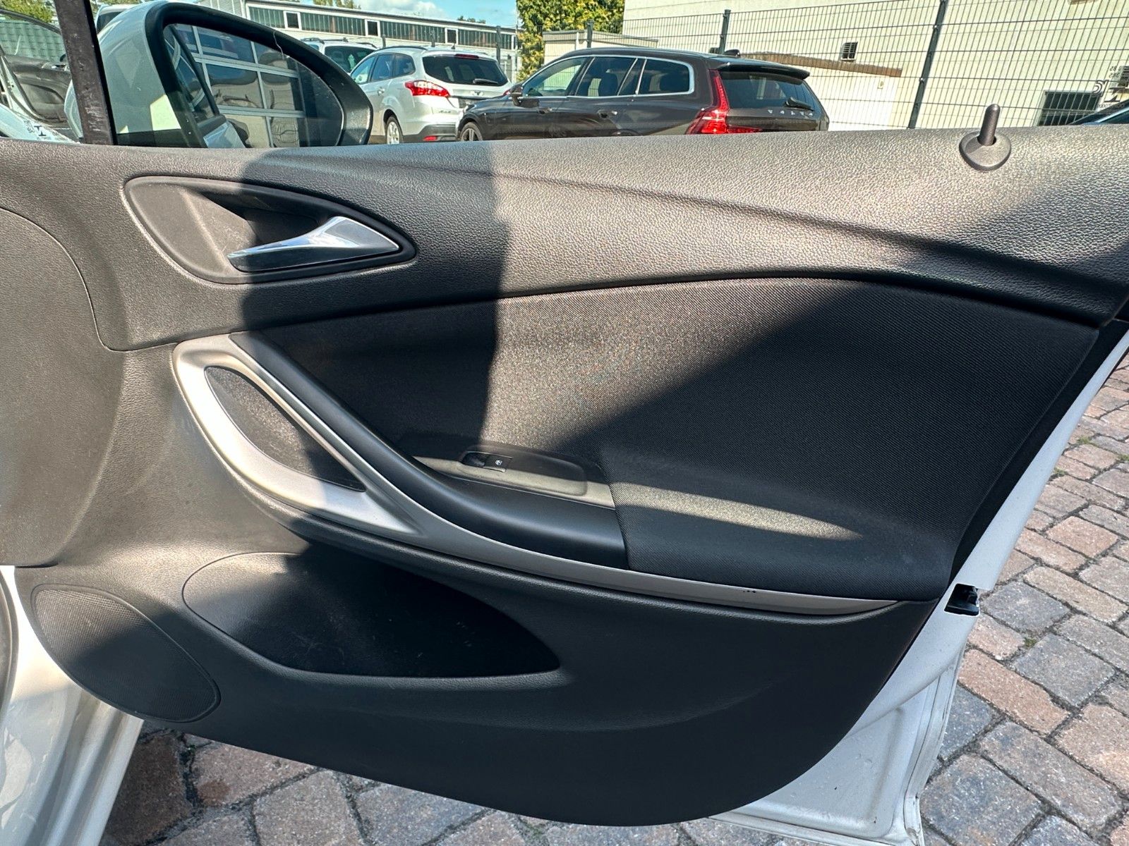 Fahrzeugabbildung Opel Astra K Edition 1.6 110 PS HU neu Navi SH Kamera
