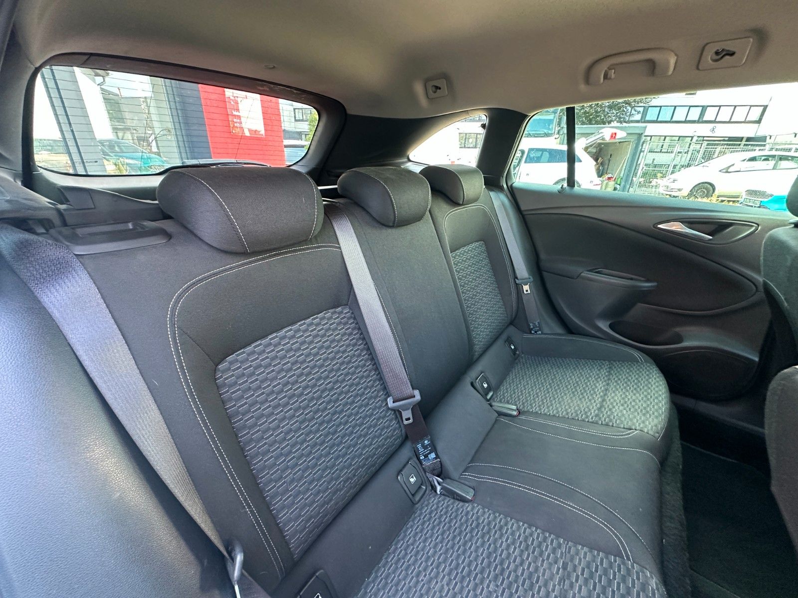Fahrzeugabbildung Opel Astra K Edition 1.6 110 PS HU neu Navi SH Kamera