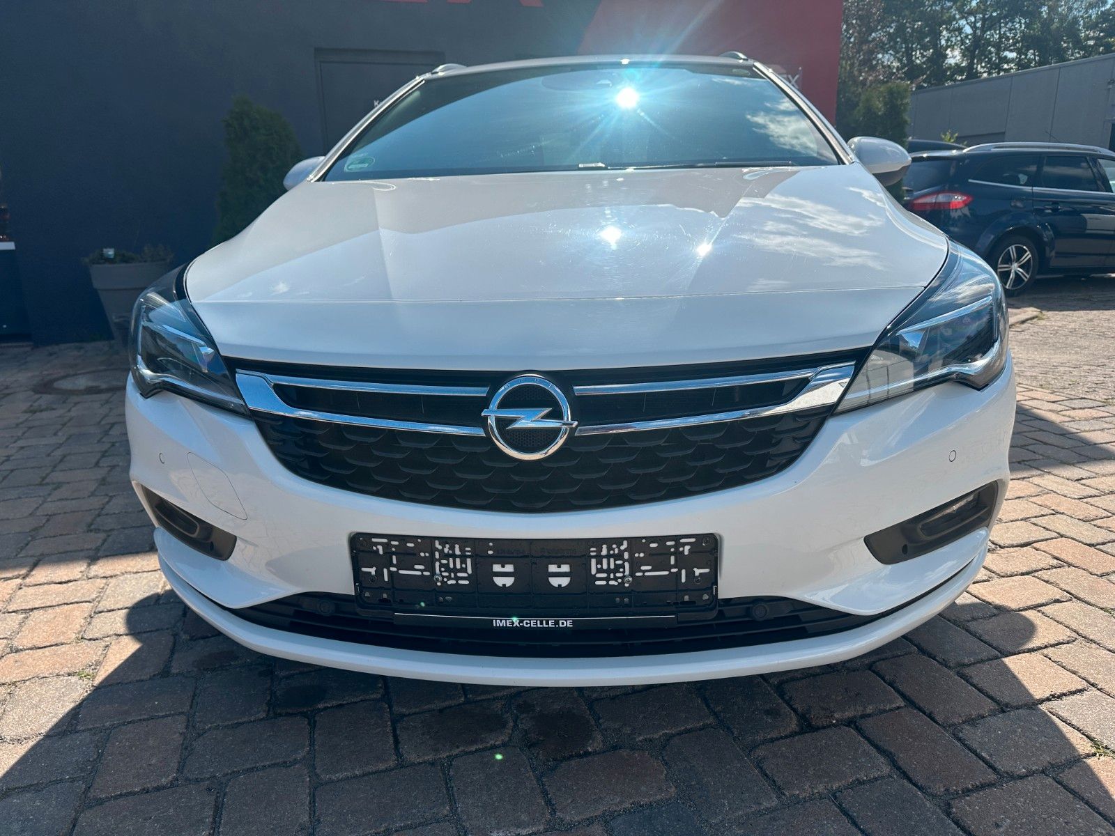 Fahrzeugabbildung Opel Astra K Edition 1.6 110 PS HU neu Navi SH Kamera