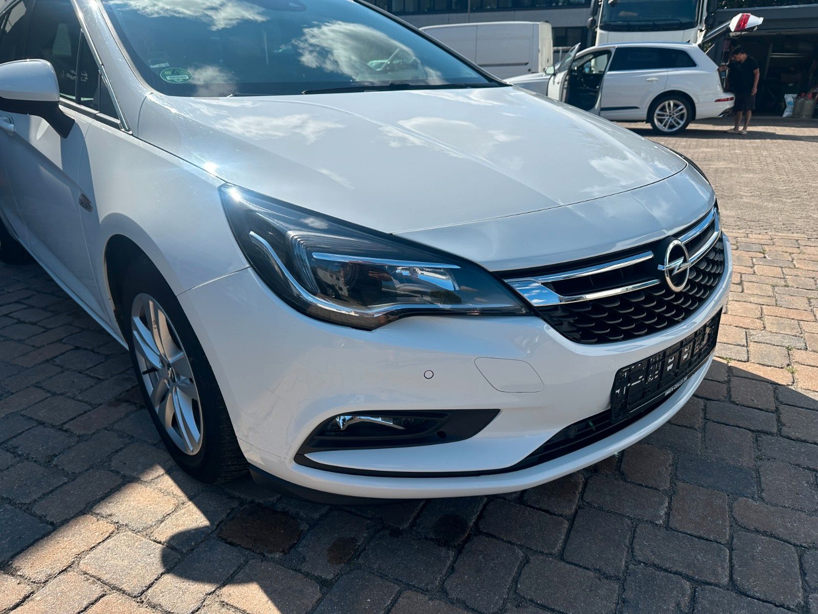 Fahrzeugabbildung Opel Astra K Edition 1.6 110 PS HU neu Navi SH Kamera