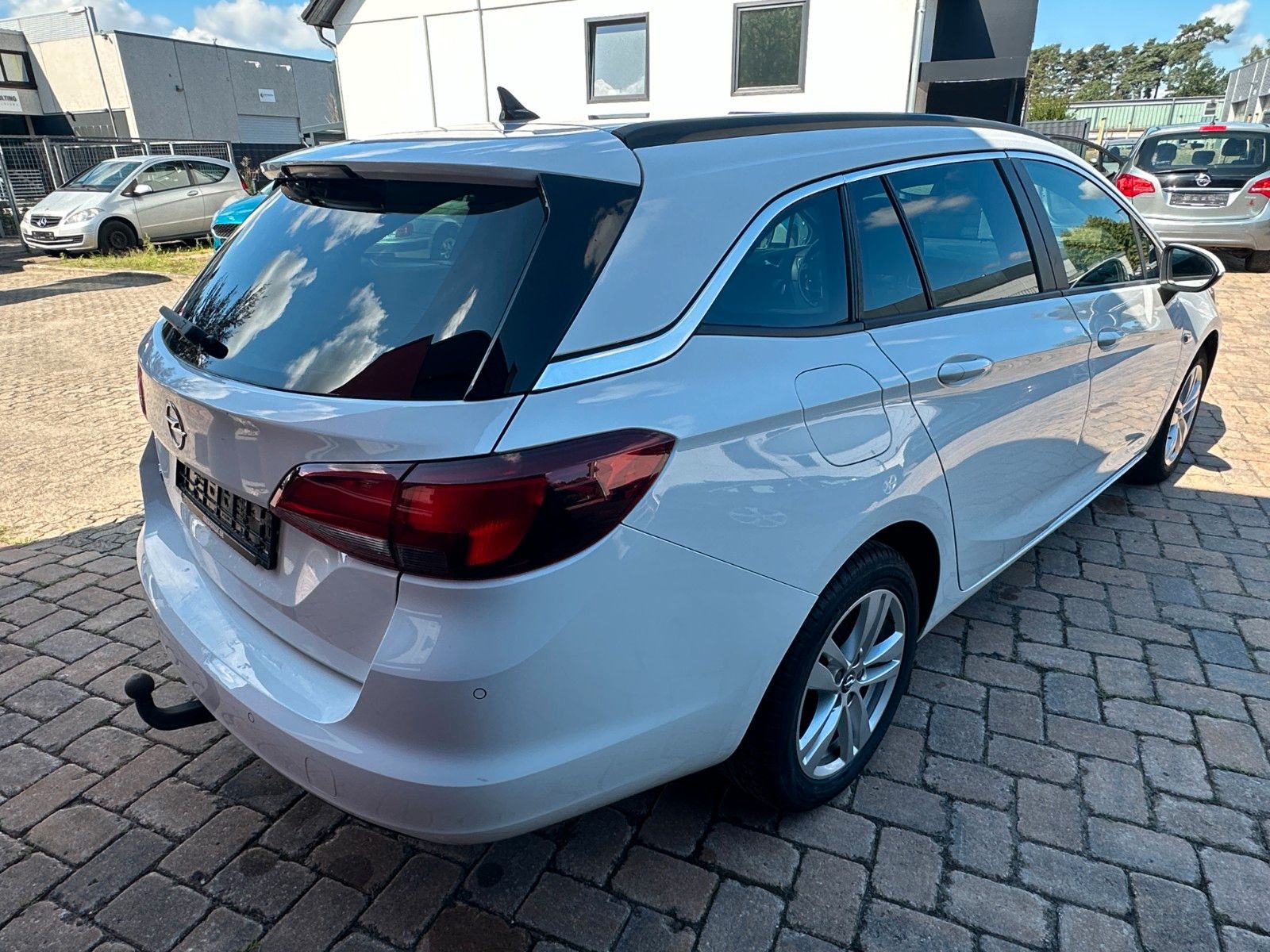 Fahrzeugabbildung Opel Astra K Edition 1.6 110 PS HU neu Navi SH Kamera