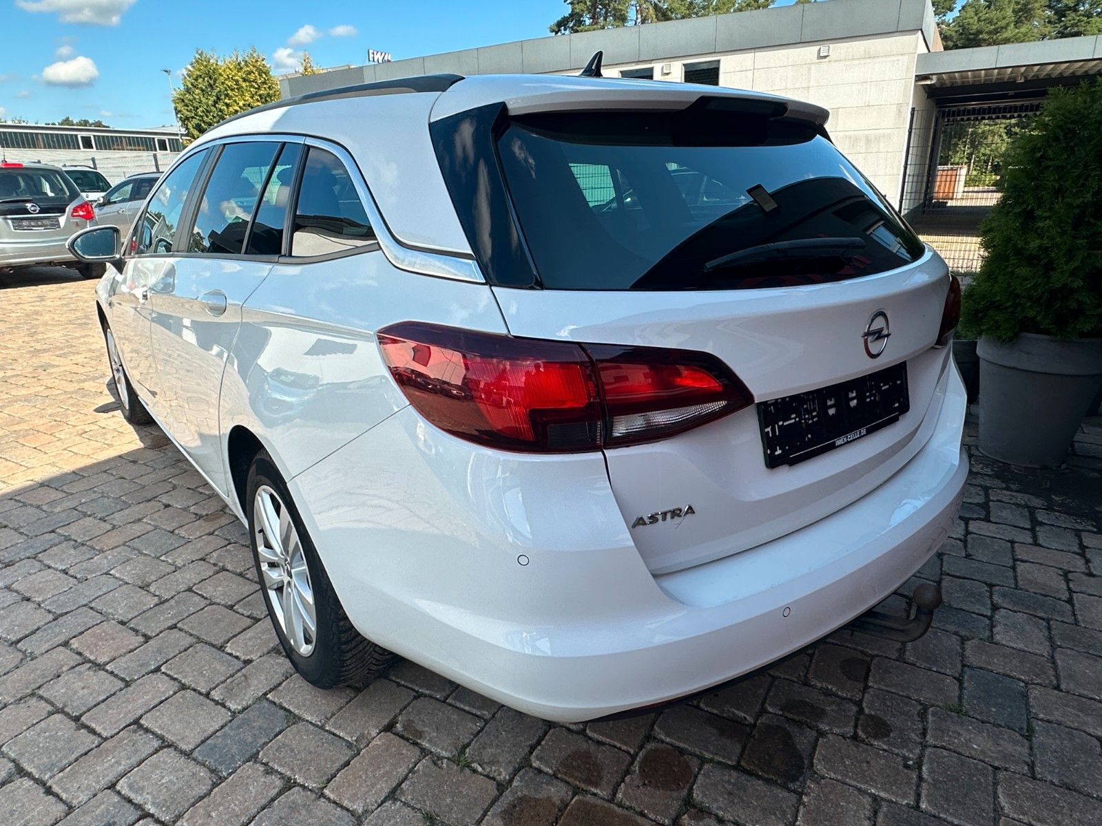 Fahrzeugabbildung Opel Astra K Edition 1.6 110 PS HU neu Navi SH Kamera