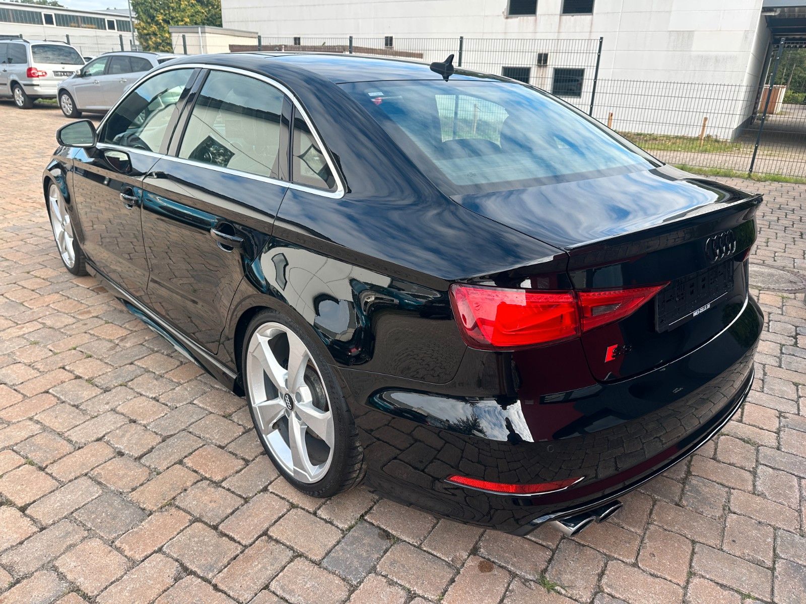 Fahrzeugabbildung Audi S3 2.0 TFSI quattro Tüv neu Leder Pano LED