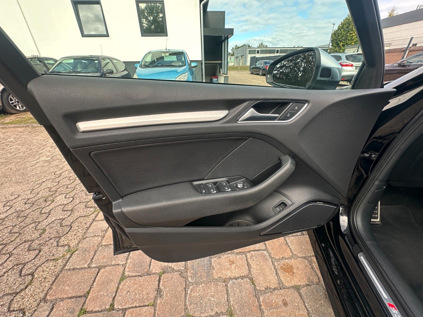 Fahrzeugabbildung Audi S3 2.0 TFSI quattro Tüv neu Leder Pano LED