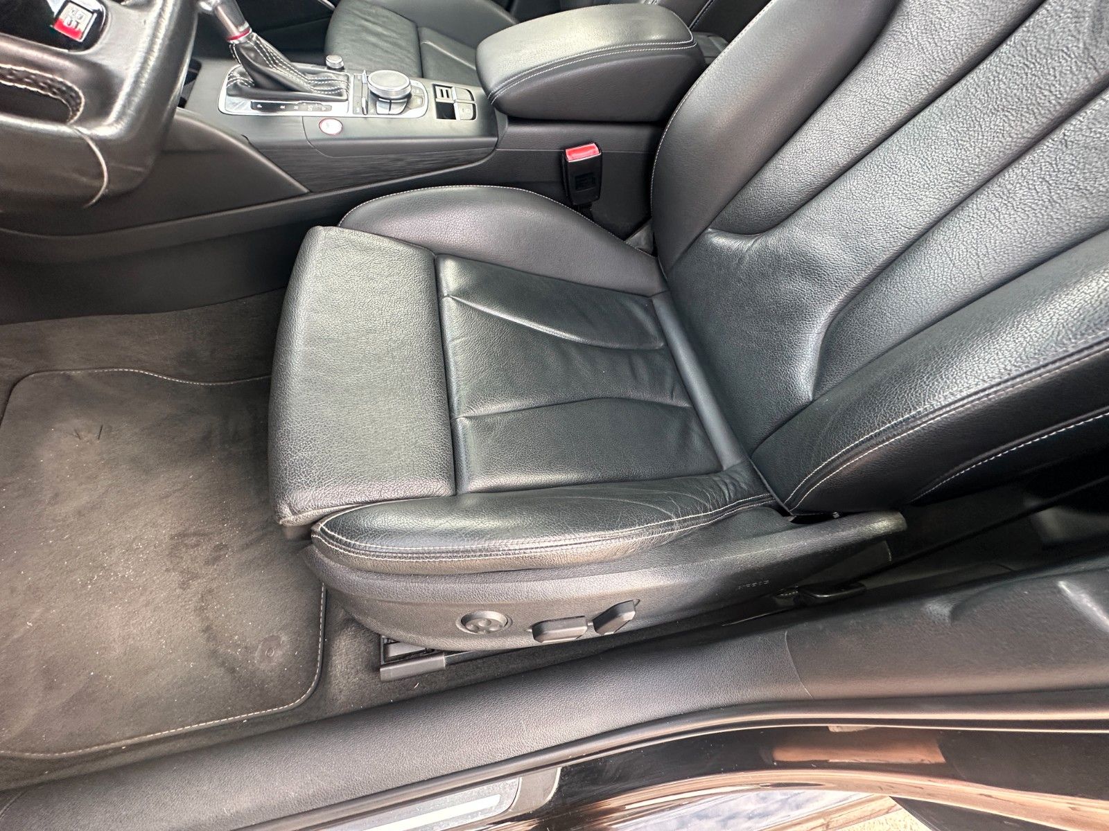 Fahrzeugabbildung Audi S3 2.0 TFSI quattro Tüv neu Leder Pano LED