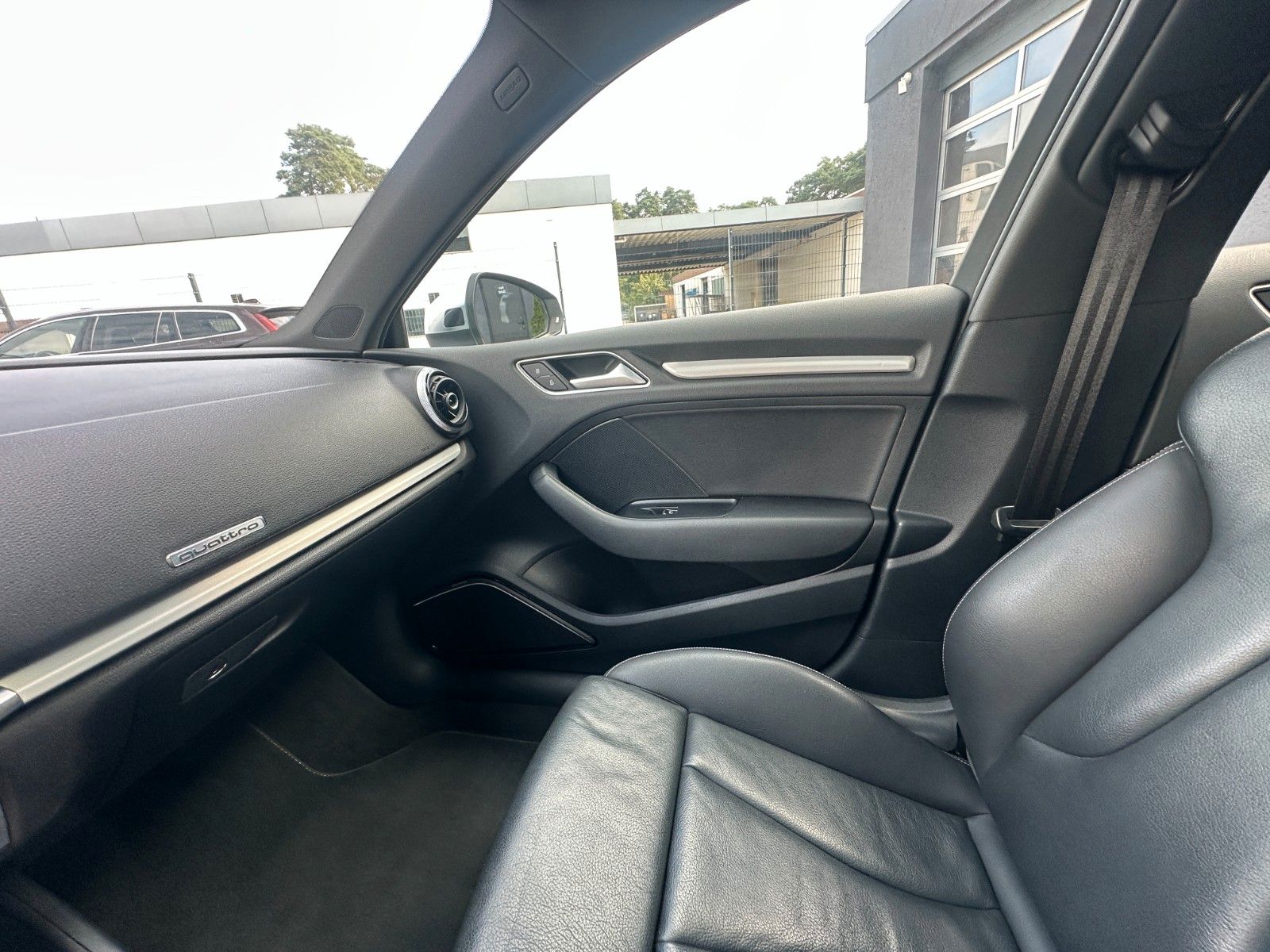 Fahrzeugabbildung Audi S3 2.0 TFSI quattro Tüv neu Leder Pano LED