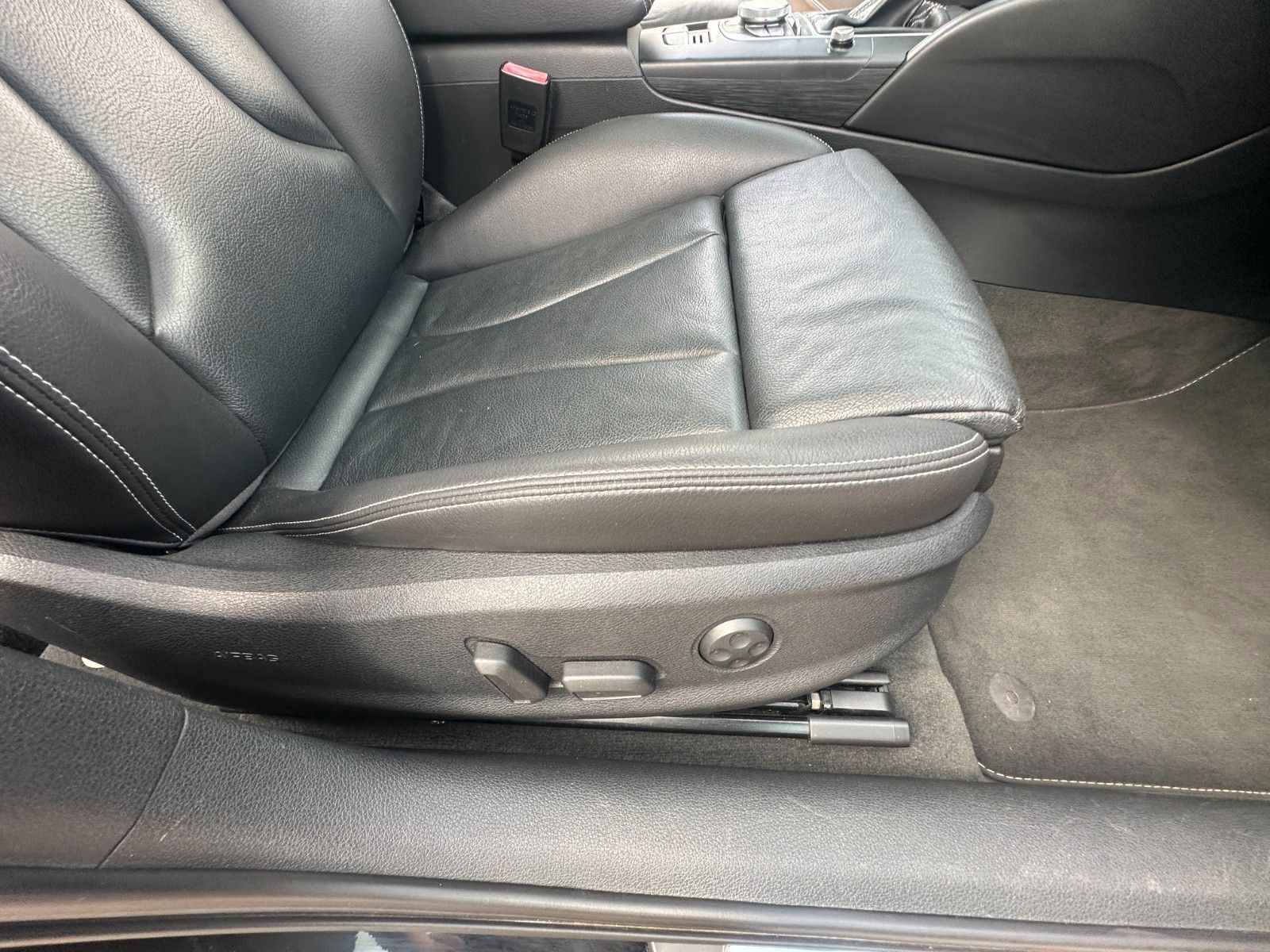 Fahrzeugabbildung Audi S3 2.0 TFSI quattro Tüv neu Leder Pano LED