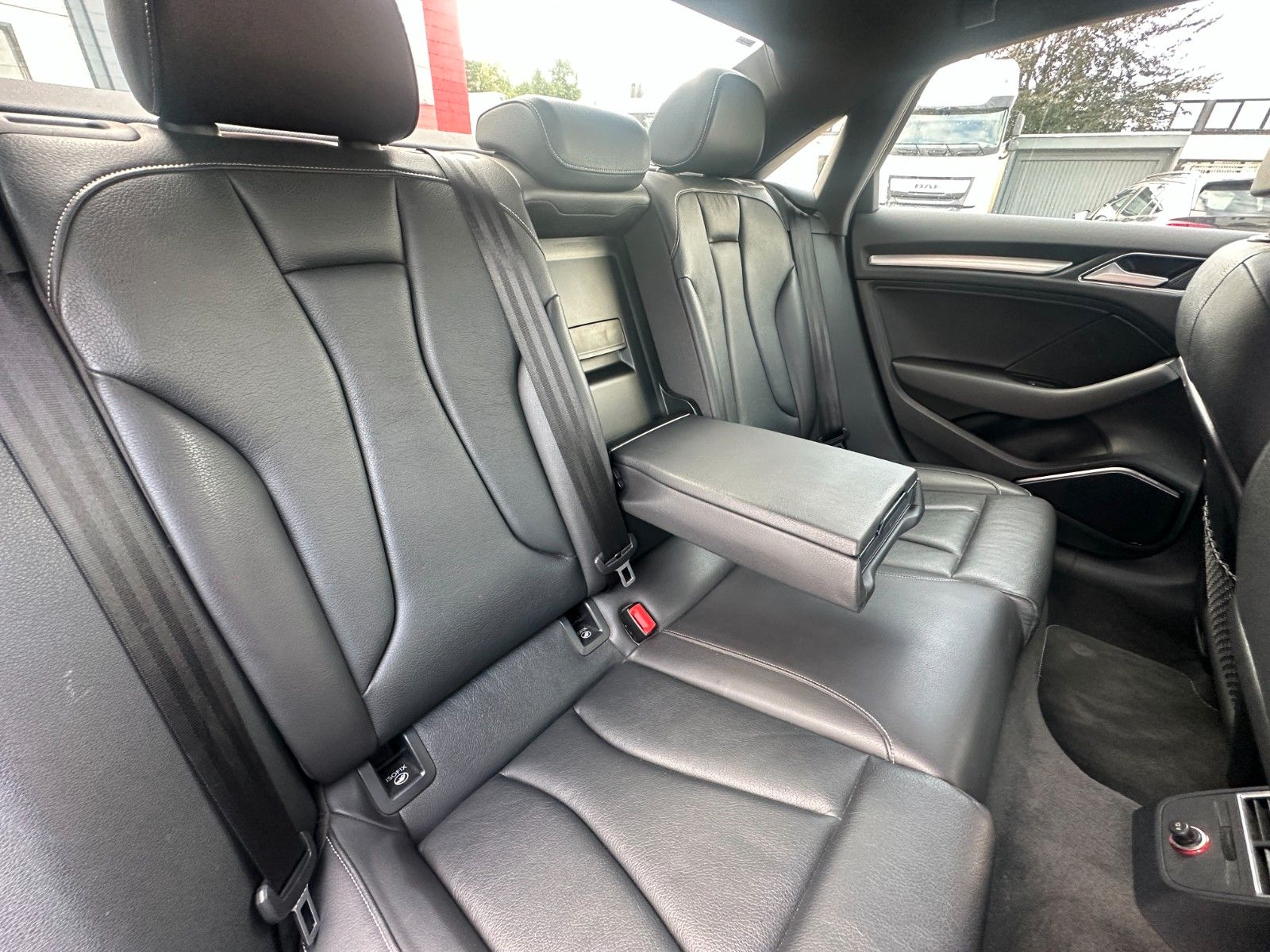 Fahrzeugabbildung Audi S3 2.0 TFSI quattro Tüv neu Leder Pano LED