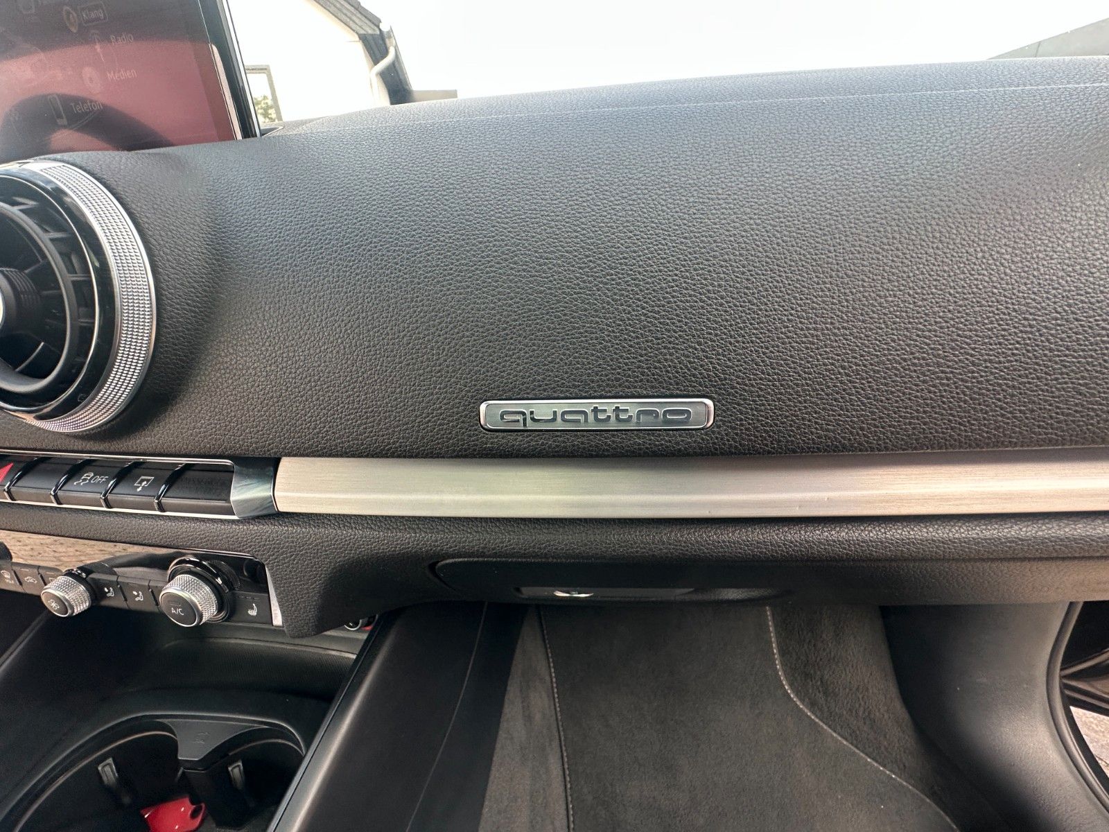 Fahrzeugabbildung Audi S3 2.0 TFSI quattro Tüv neu Leder Pano LED
