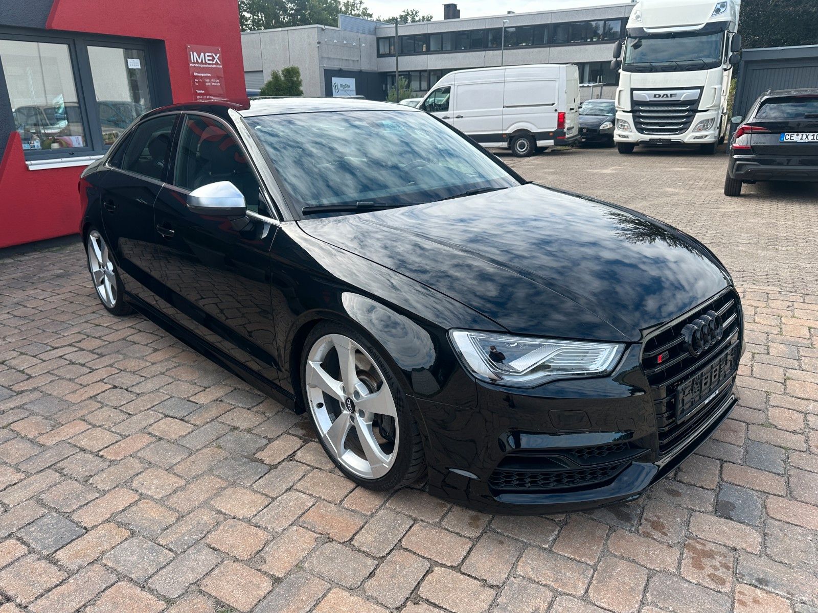 Fahrzeugabbildung Audi S3 2.0 TFSI quattro Tüv neu Leder Pano LED
