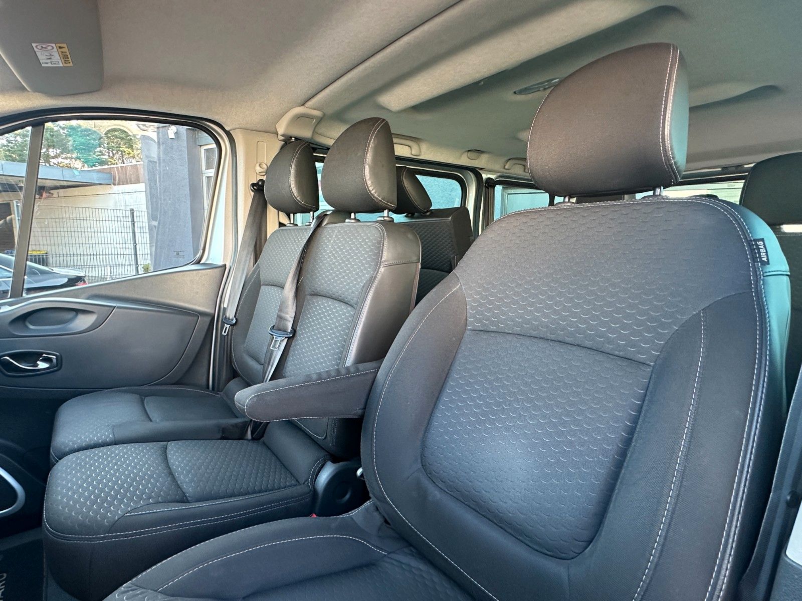 Fahrzeugabbildung Opel Vivaro B Combi L1H1 145 PS HU neu Klima 9 Sitze
