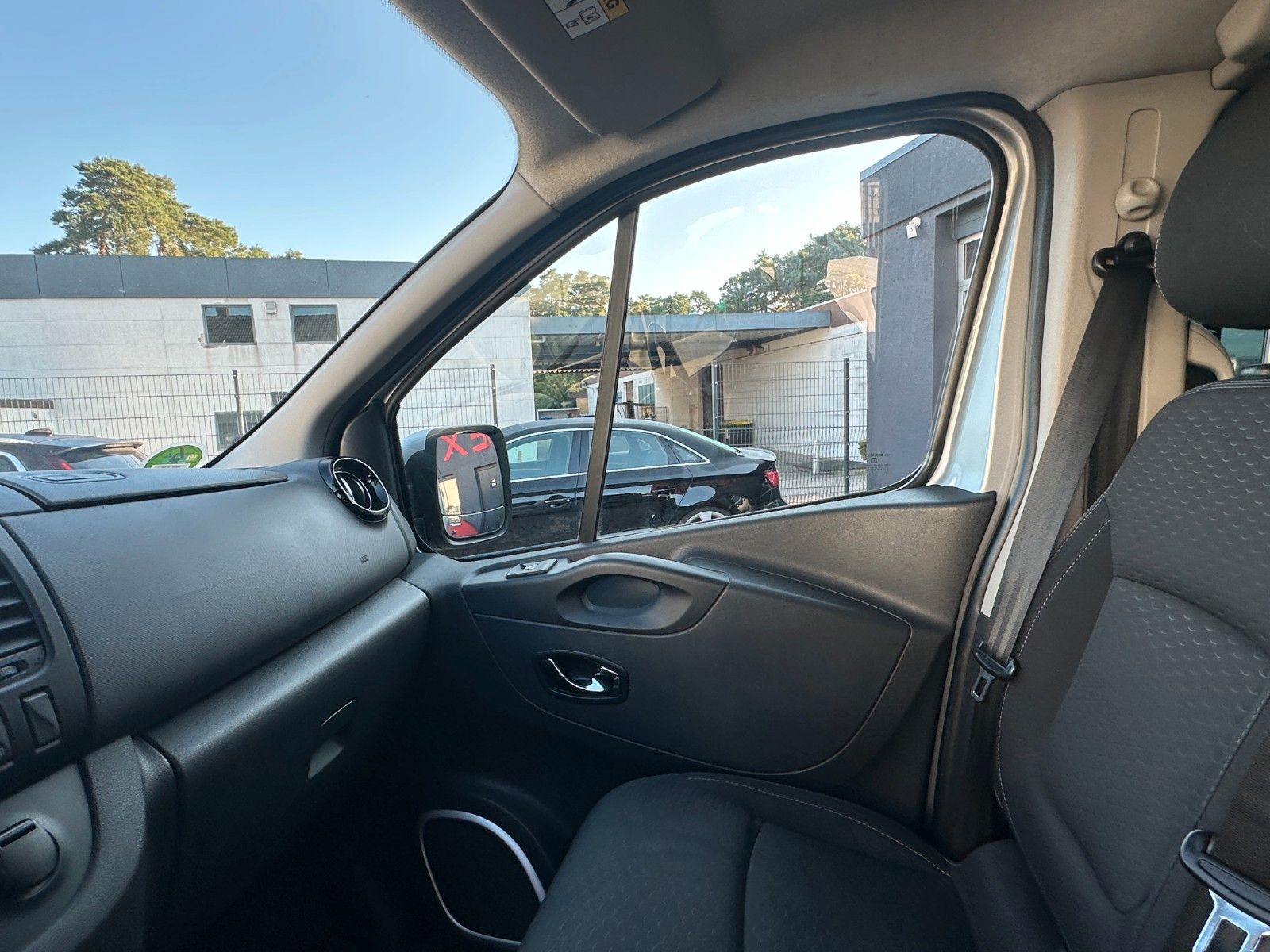 Fahrzeugabbildung Opel Vivaro B Combi L1H1 145 PS HU neu Klima 9 Sitze