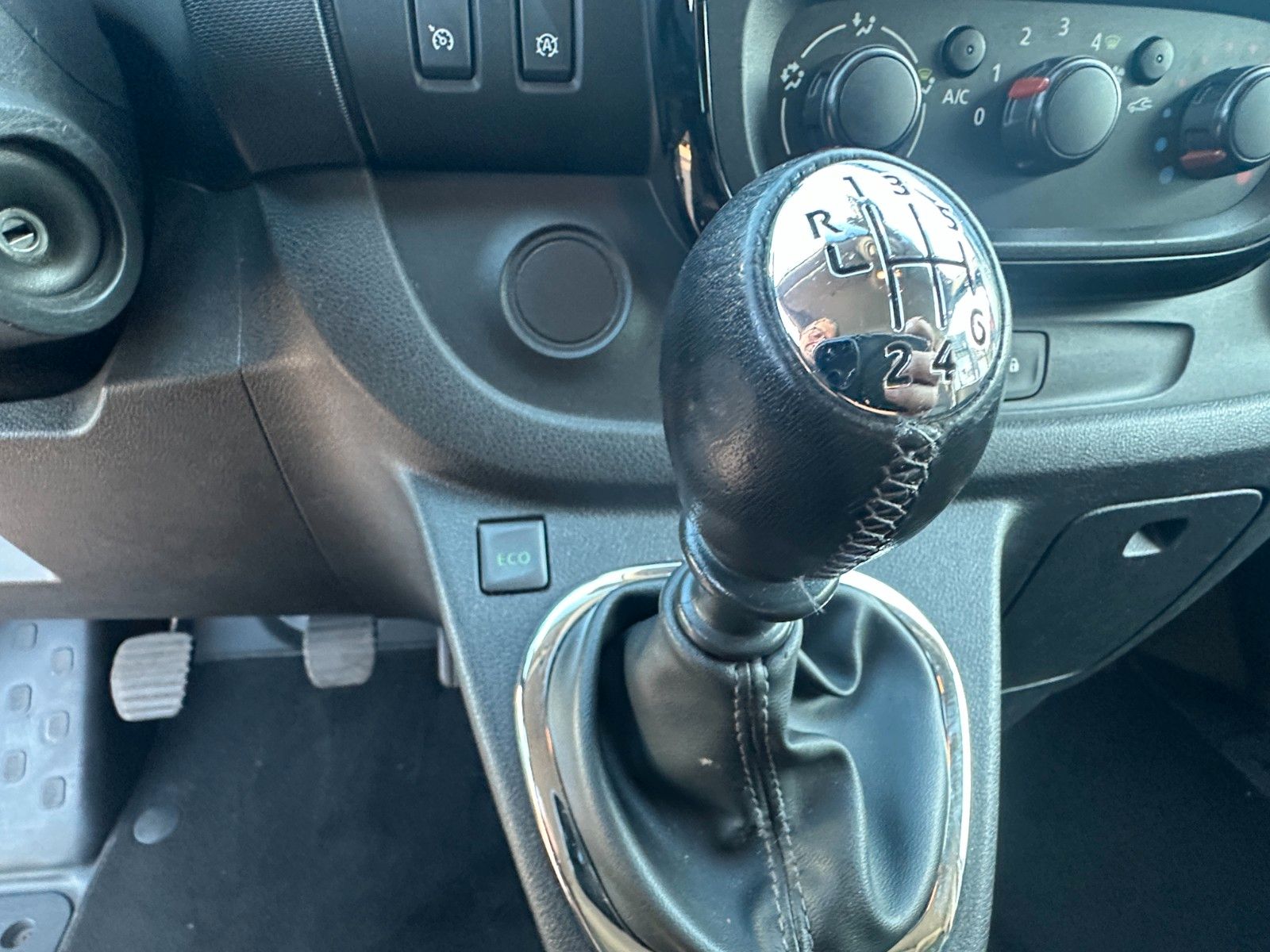 Fahrzeugabbildung Opel Vivaro B Combi L1H1 145 PS HU neu Klima 9 Sitze