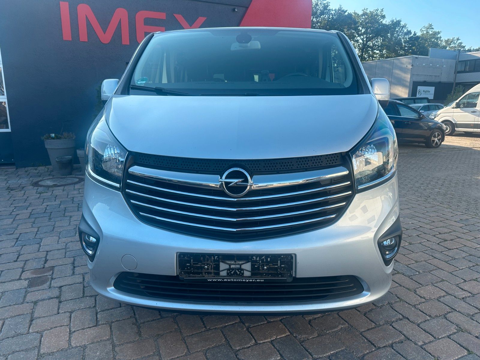 Fahrzeugabbildung Opel Vivaro B Combi L1H1 145 PS HU neu Klima 9 Sitze