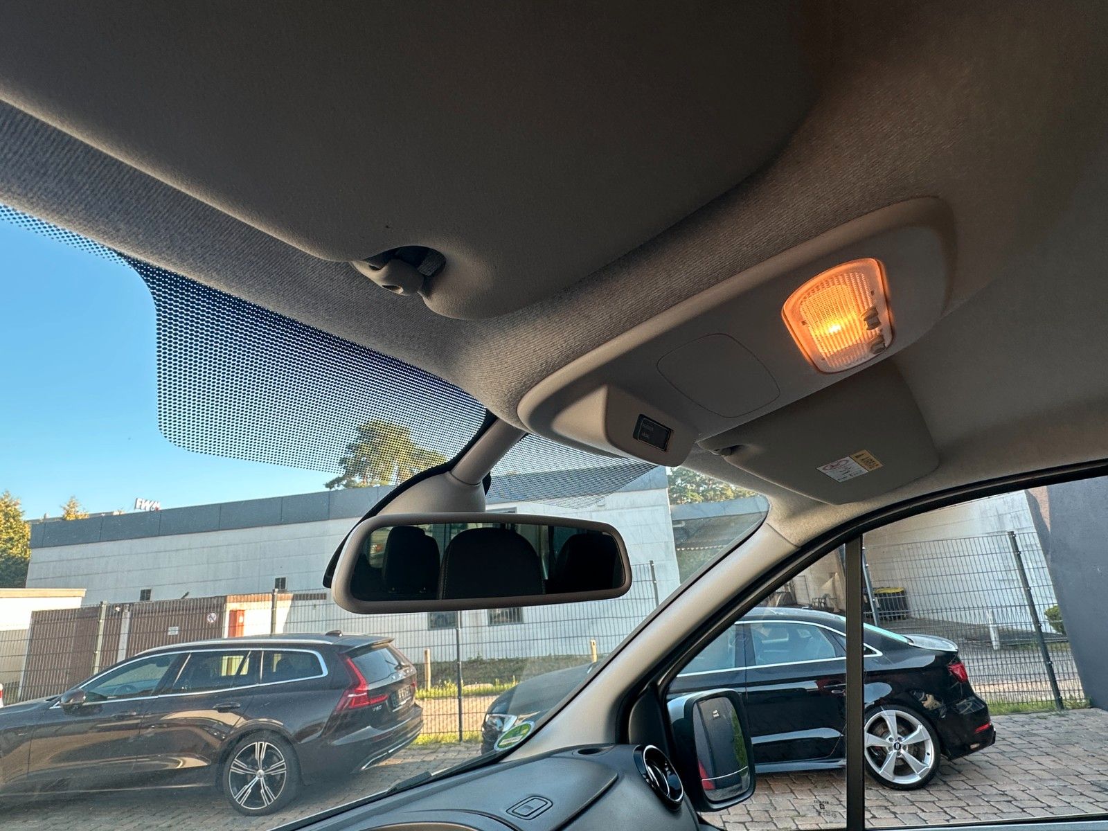 Fahrzeugabbildung Opel Vivaro B Combi L1H1 145 PS HU neu Klima 9 Sitze