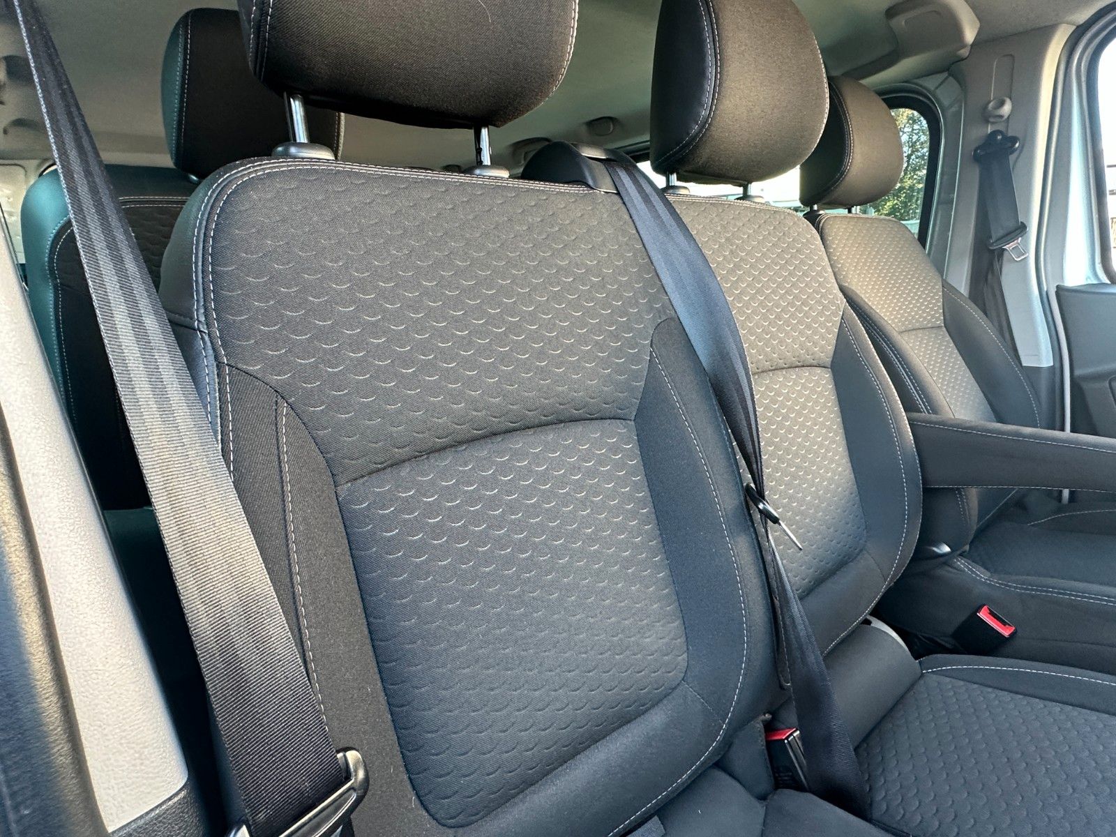Fahrzeugabbildung Opel Vivaro B Combi L1H1 145 PS HU neu Klima 9 Sitze