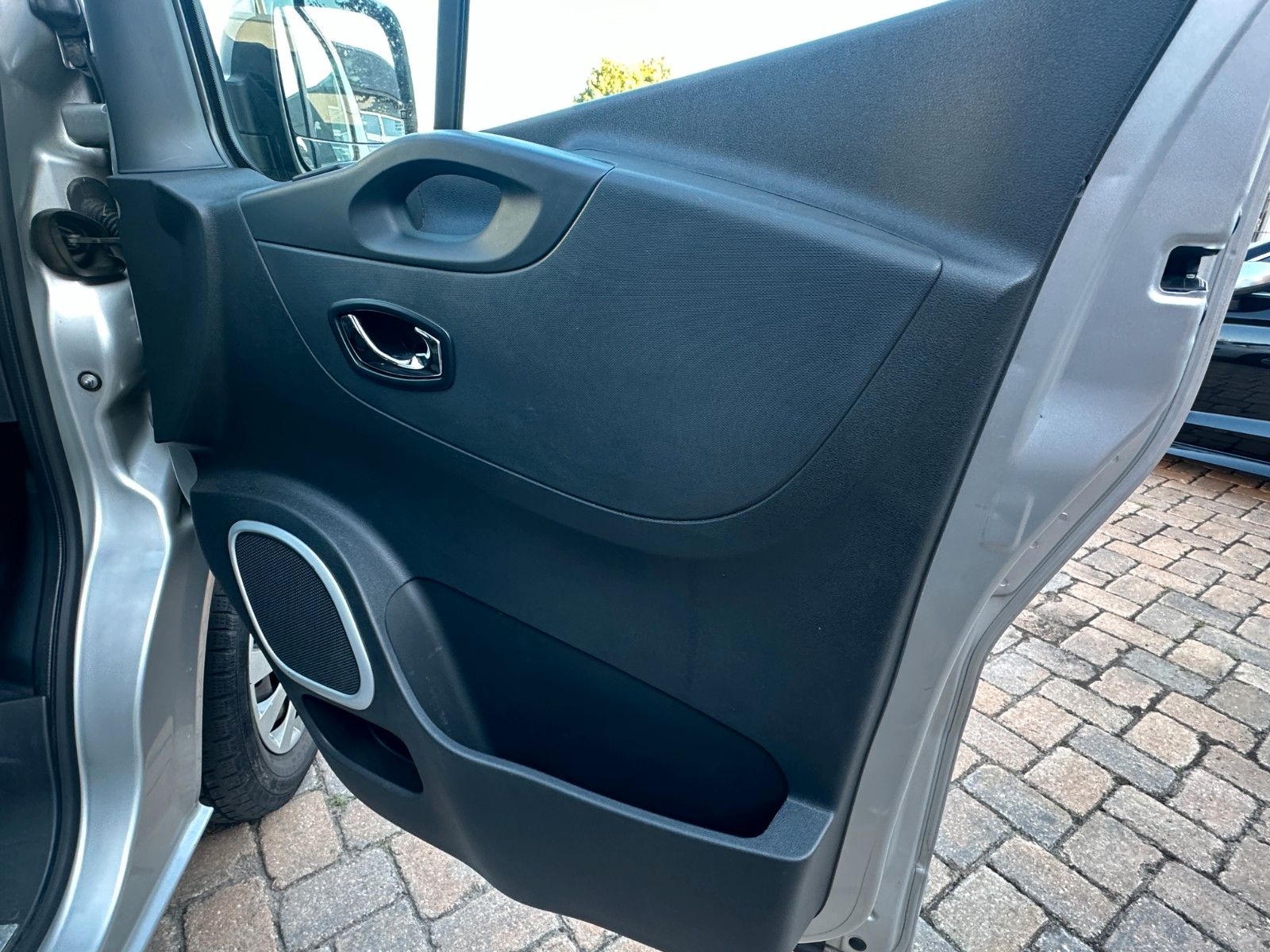 Fahrzeugabbildung Opel Vivaro B Combi L1H1 145 PS HU neu Klima 9 Sitze