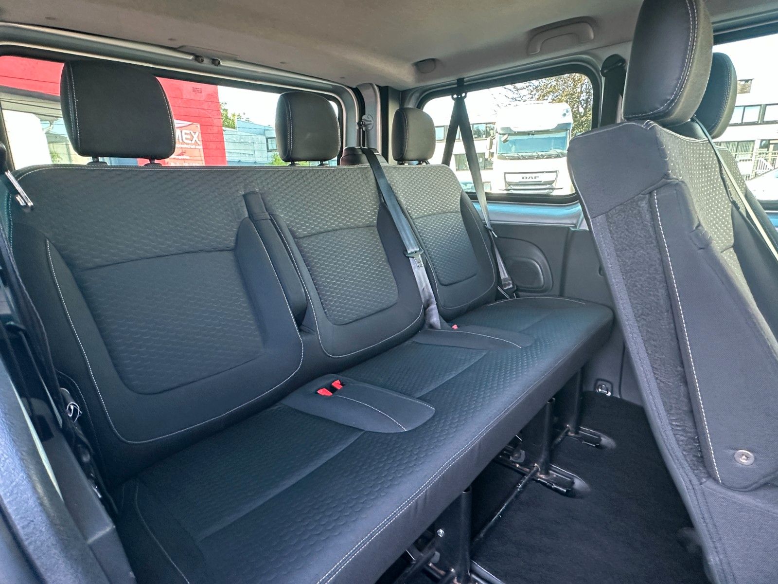 Fahrzeugabbildung Opel Vivaro B Combi L1H1 145 PS HU neu Klima 9 Sitze