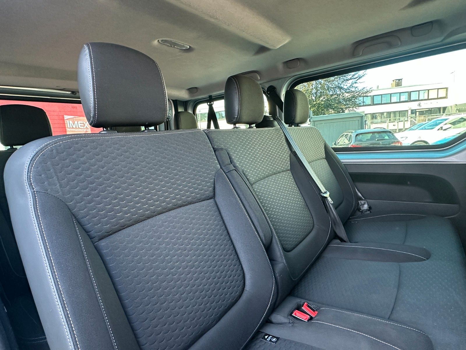 Fahrzeugabbildung Opel Vivaro B Combi L1H1 145 PS HU neu Klima 9 Sitze