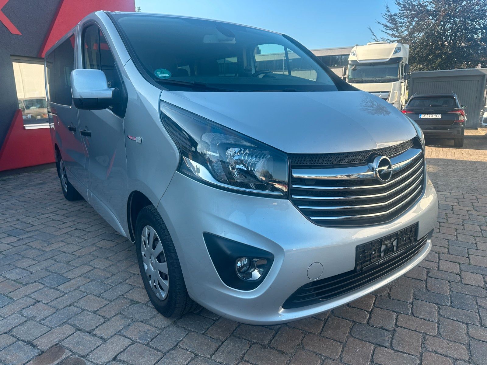 Fahrzeugabbildung Opel Vivaro B Combi L1H1 145 PS HU neu Klima 9 Sitze