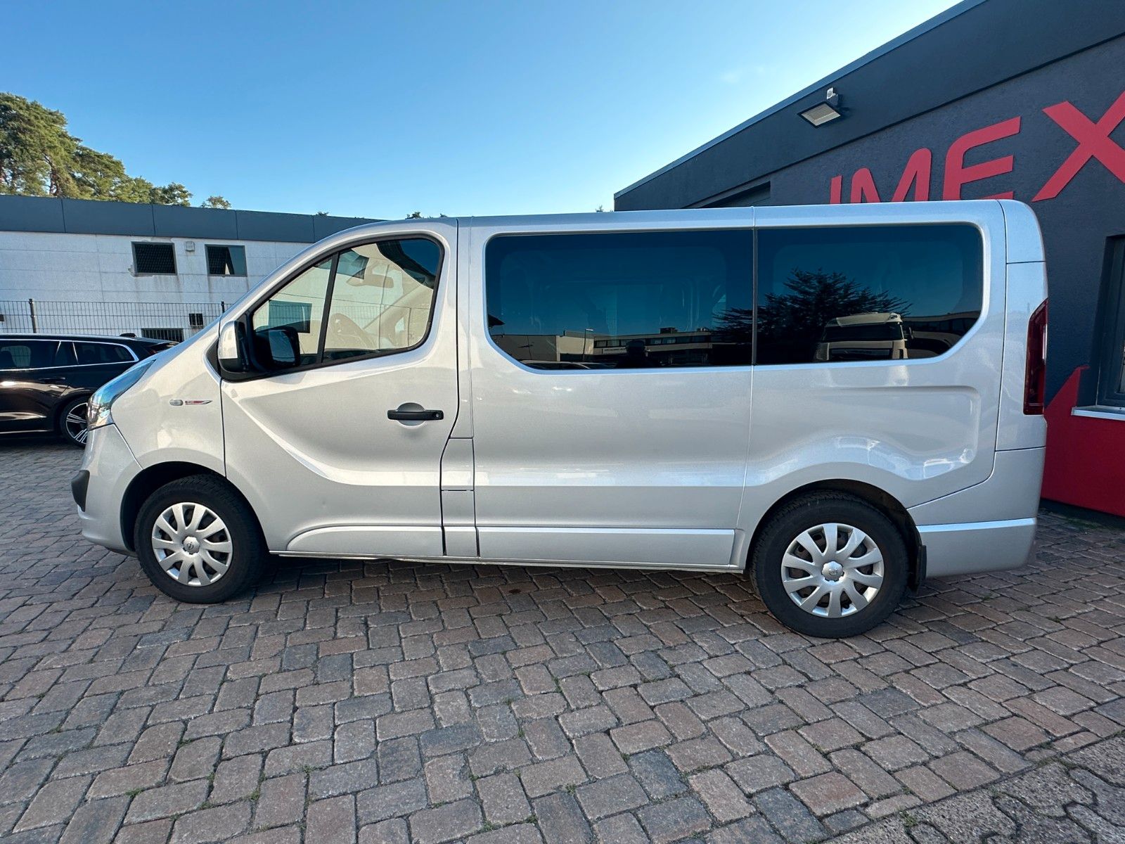 Fahrzeugabbildung Opel Vivaro B Combi L1H1 145 PS HU neu Klima 9 Sitze