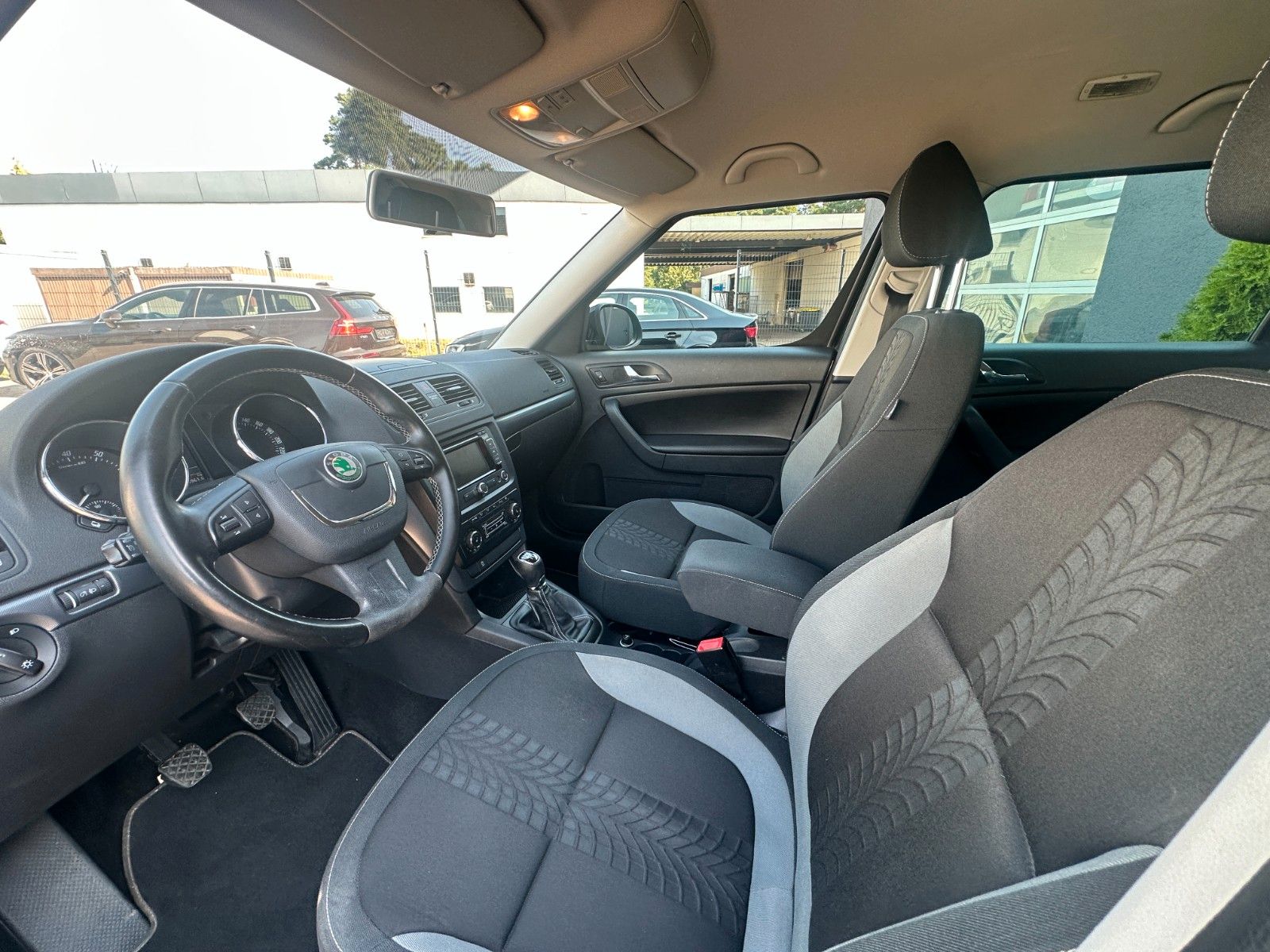 Fahrzeugabbildung Skoda Yeti Ambition 1.4 125 PS Tüv neu PDC SH
