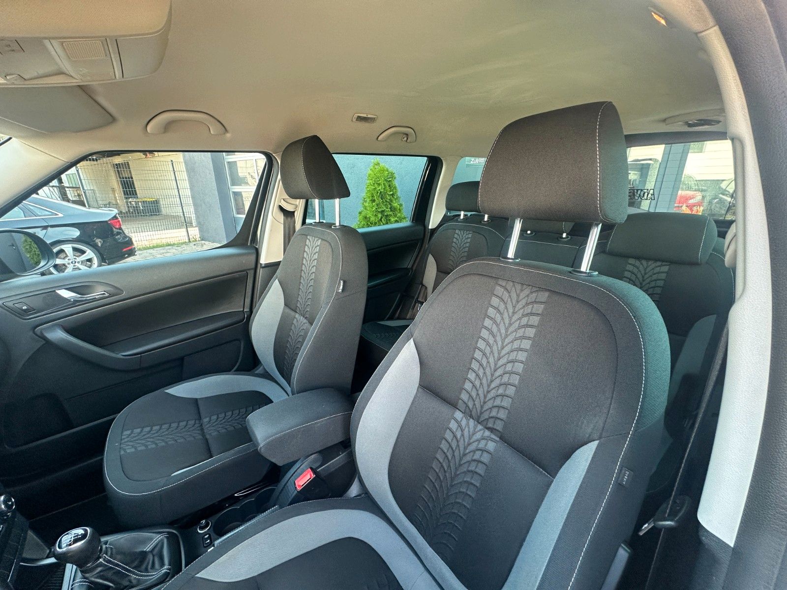 Fahrzeugabbildung Skoda Yeti Ambition 1.4 125 PS Tüv neu PDC SH