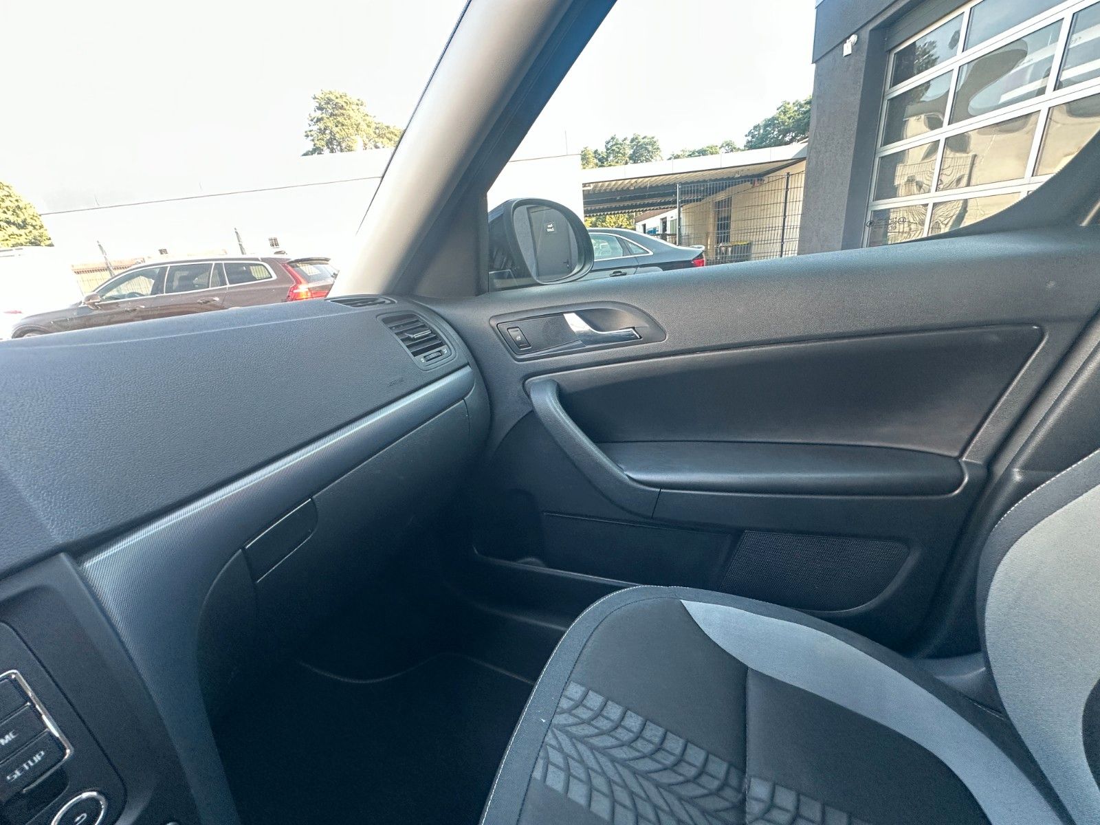 Fahrzeugabbildung Skoda Yeti Ambition 1.4 125 PS Tüv neu PDC SH