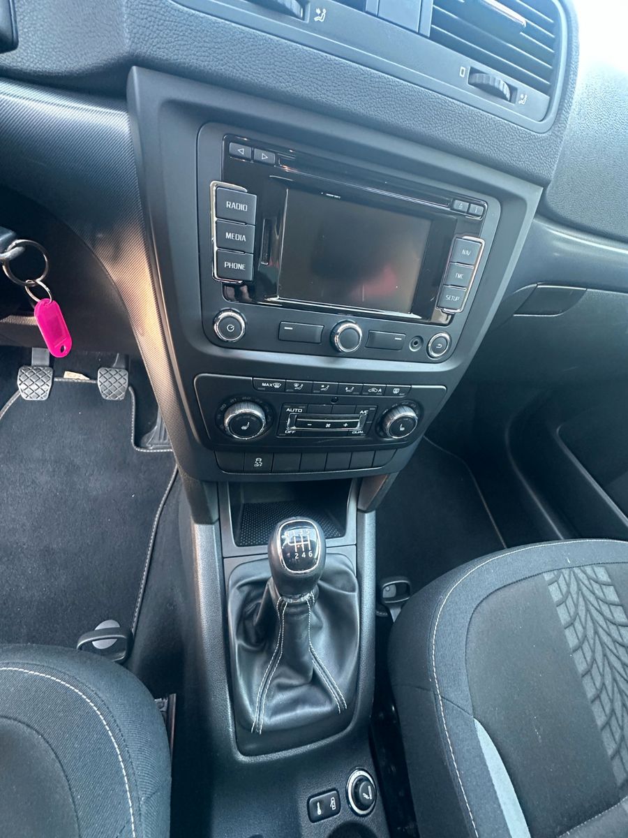 Fahrzeugabbildung Skoda Yeti Ambition 1.4 125 PS Tüv neu PDC SH