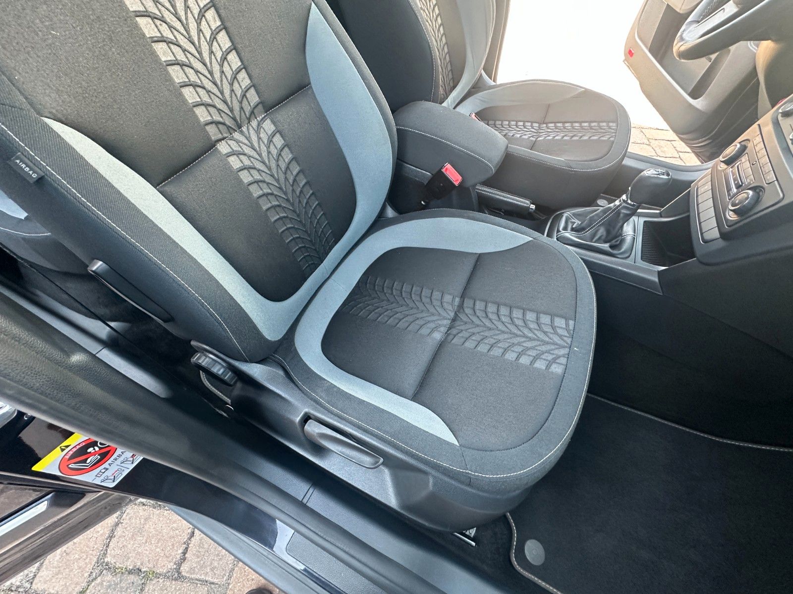 Fahrzeugabbildung Skoda Yeti Ambition 1.4 125 PS Tüv neu PDC SH