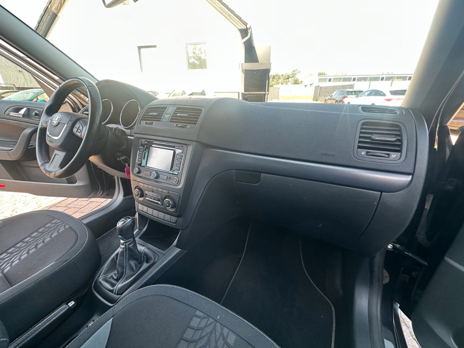 Fahrzeugabbildung Skoda Yeti Ambition 1.4 125 PS Tüv neu PDC SH