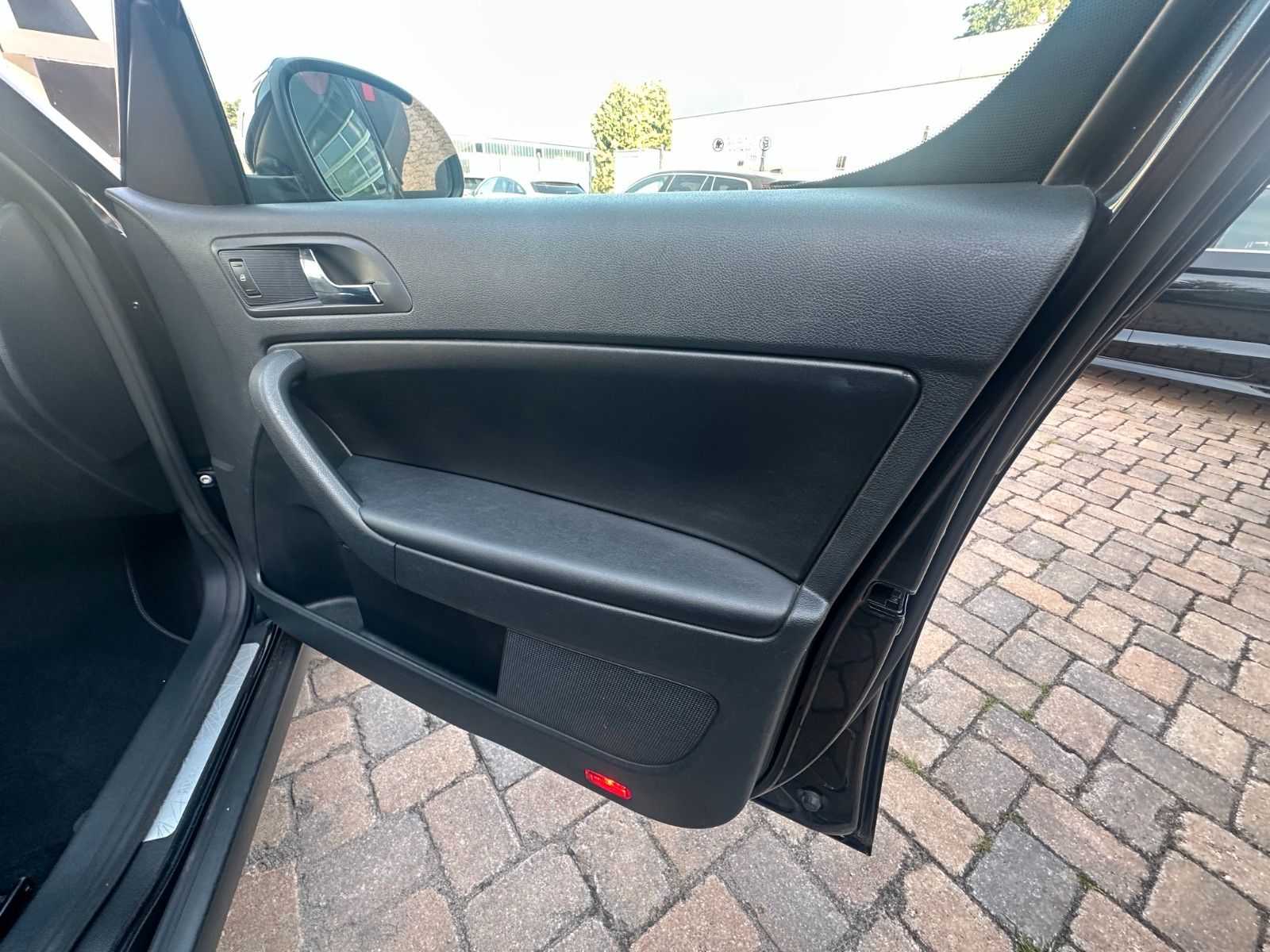 Fahrzeugabbildung Skoda Yeti Ambition 1.4 125 PS Tüv neu PDC SH
