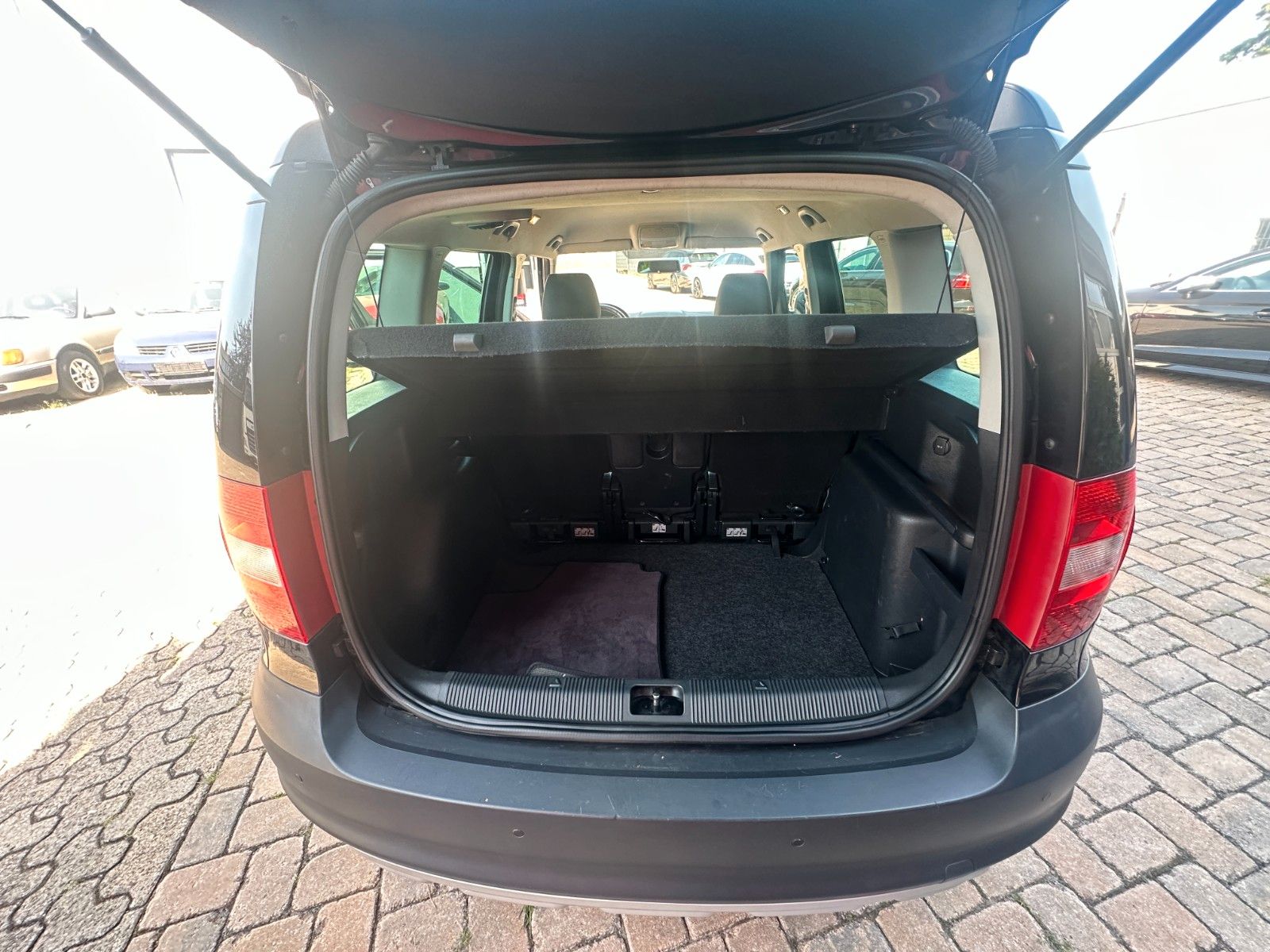 Fahrzeugabbildung Skoda Yeti Ambition 1.4 125 PS Tüv neu PDC SH