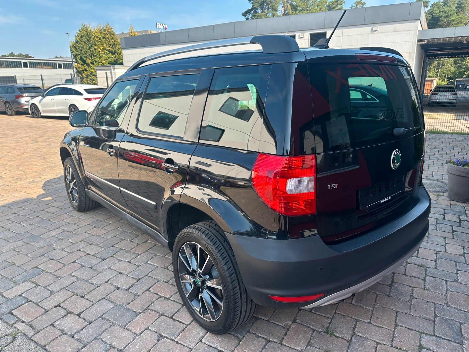Fahrzeugabbildung Skoda Yeti Ambition 1.4 125 PS Tüv neu PDC SH