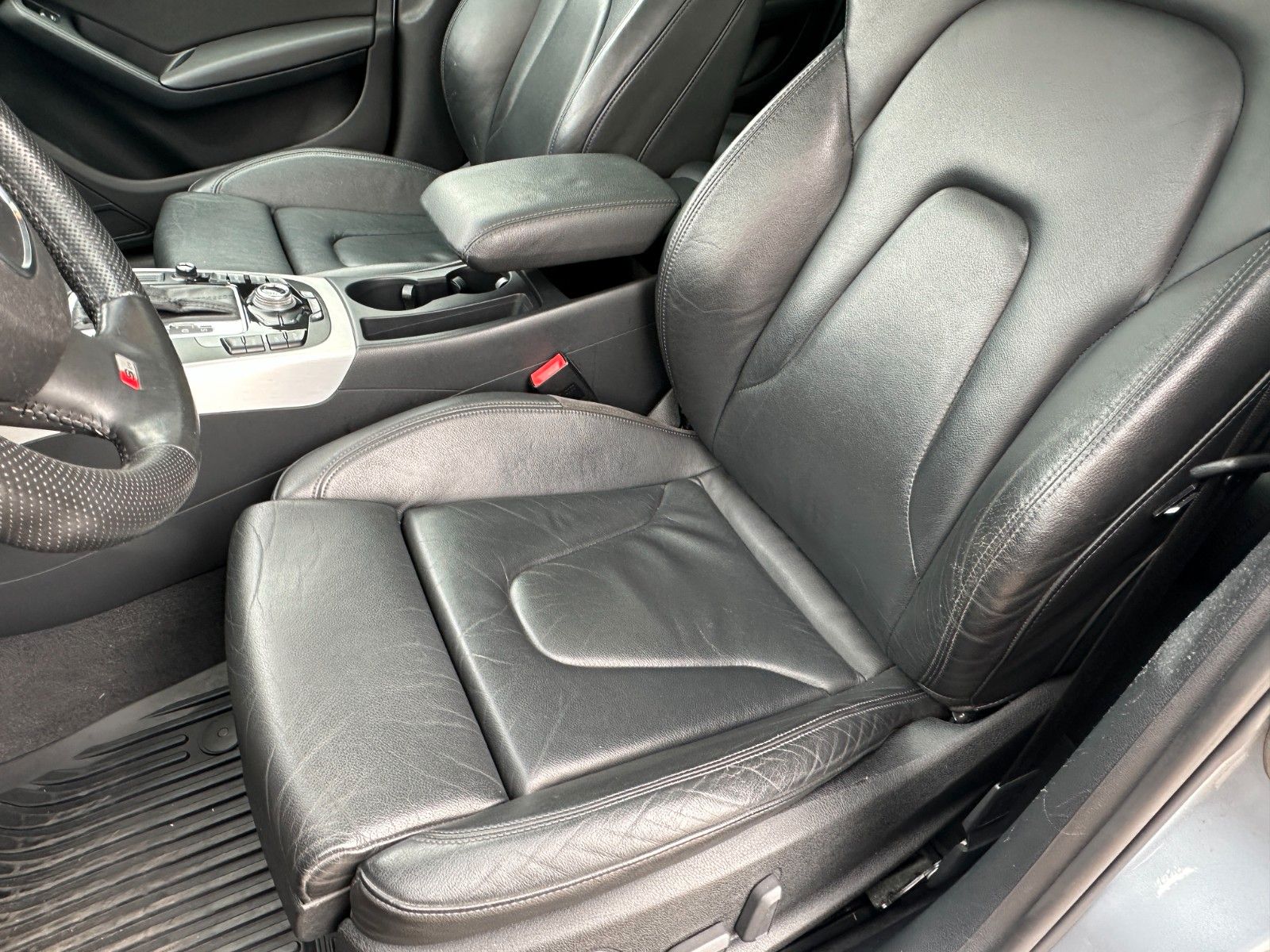 Fahrzeugabbildung Audi A4 Avant S line Sportpaket /plus quattro Pano
