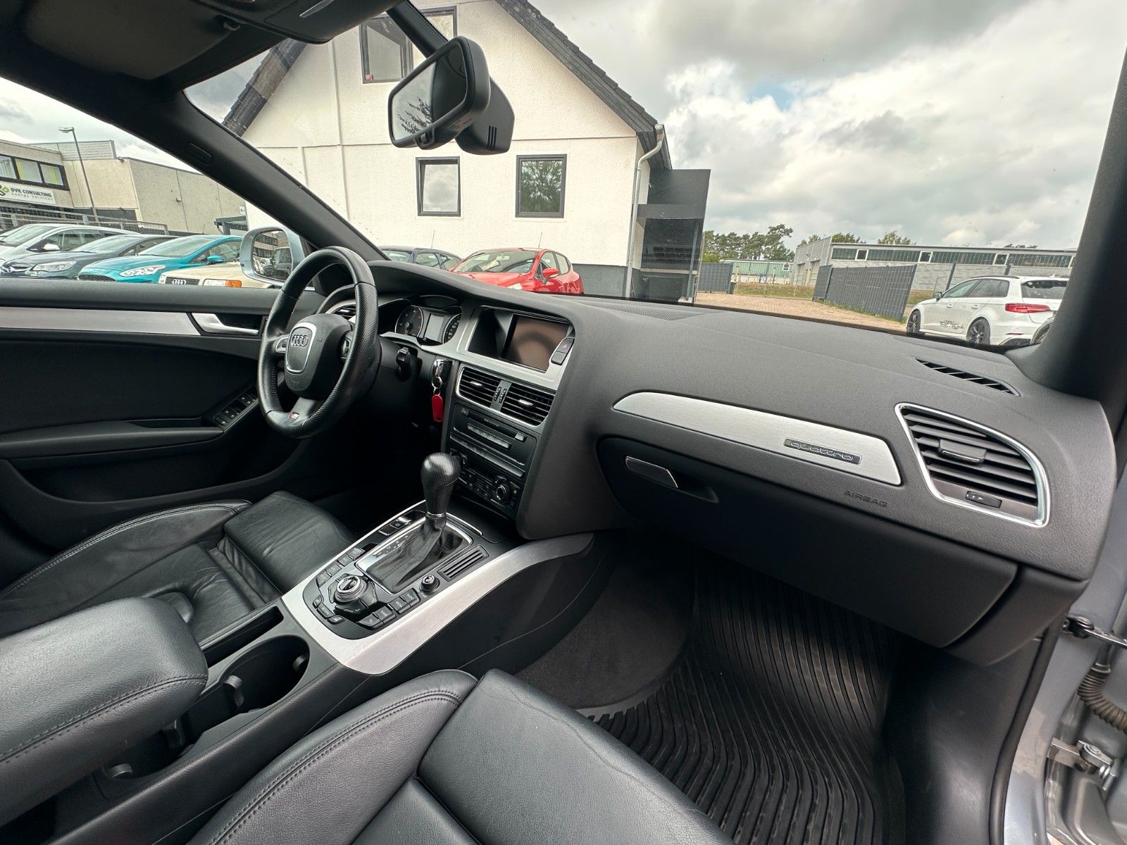 Fahrzeugabbildung Audi A4 Avant S line Sportpaket /plus quattro Pano