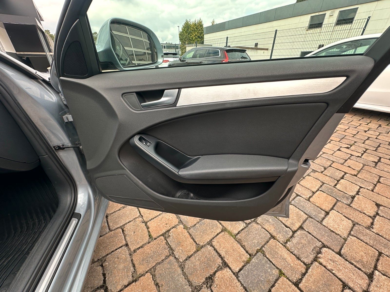 Fahrzeugabbildung Audi A4 Avant S line Sportpaket /plus quattro Pano