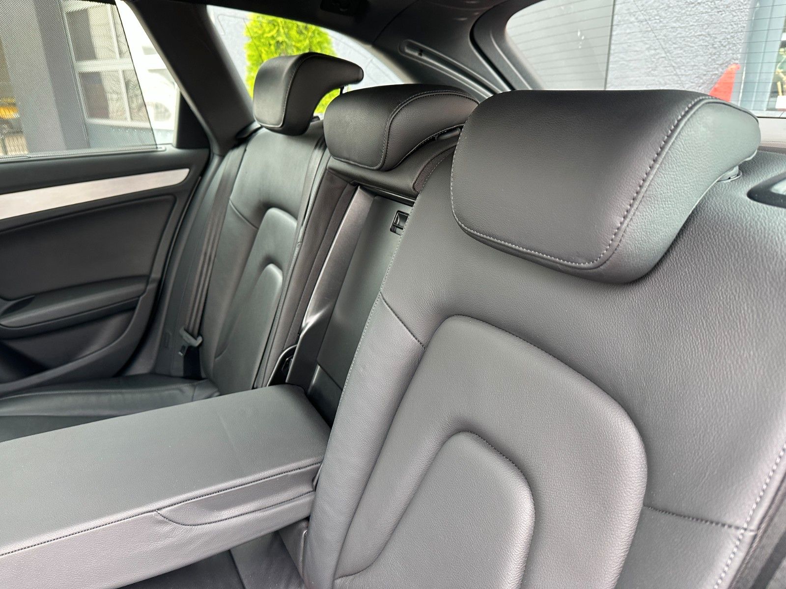 Fahrzeugabbildung Audi A4 Avant S line Sportpaket /plus quattro Pano