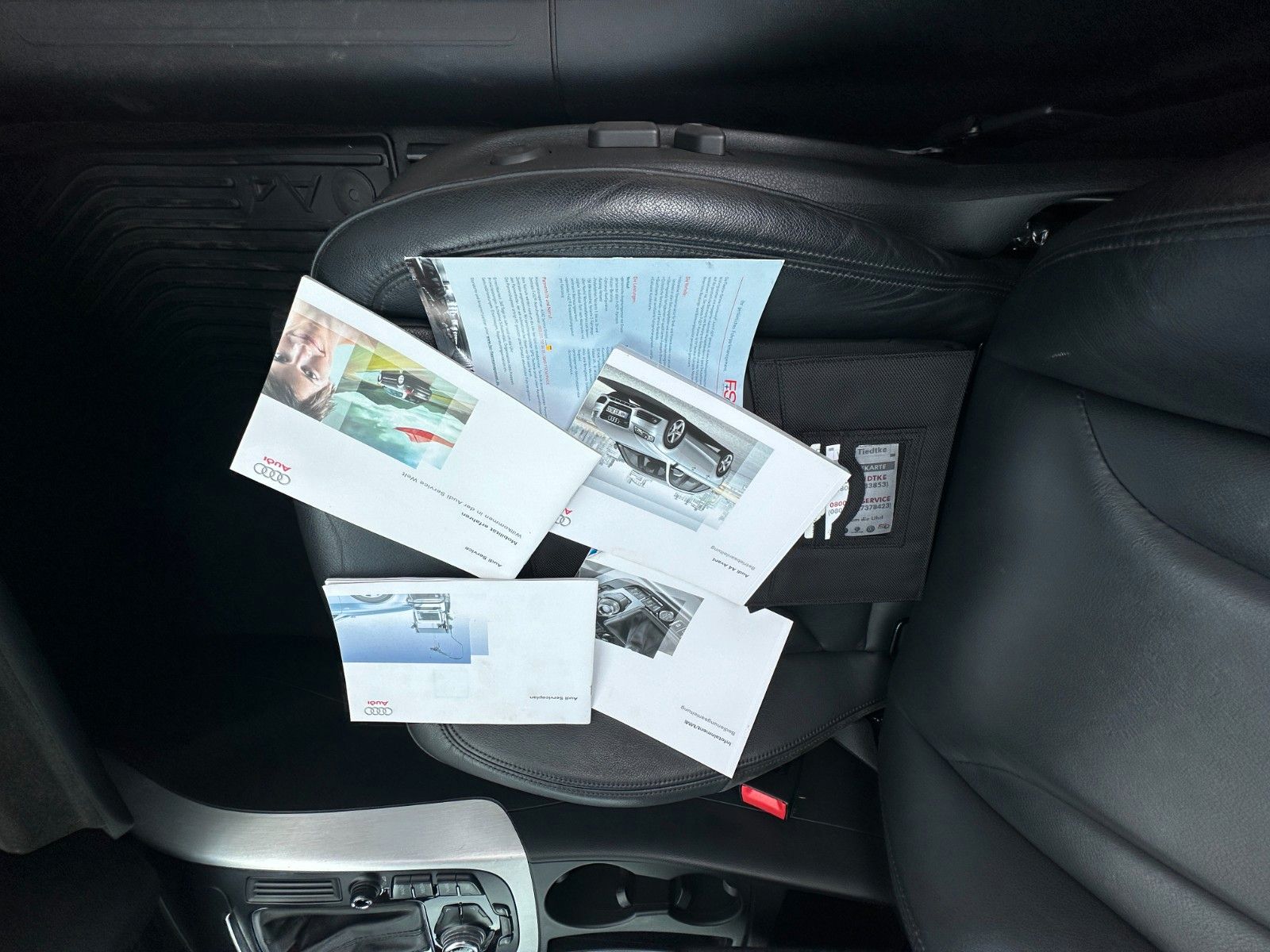 Fahrzeugabbildung Audi A4 Avant S line Sportpaket /plus quattro Pano