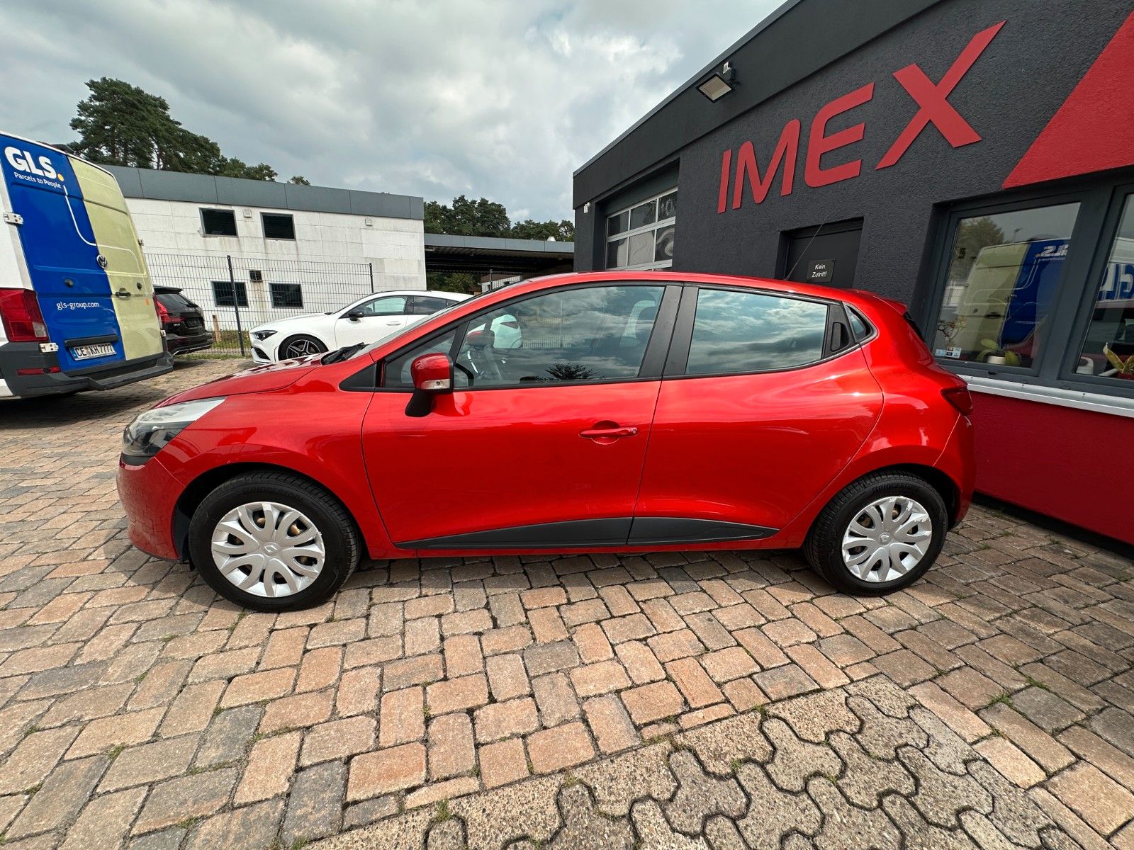 Fahrzeugabbildung Renault Clio IV Expression 1.2 73 PS HU neu Klima
