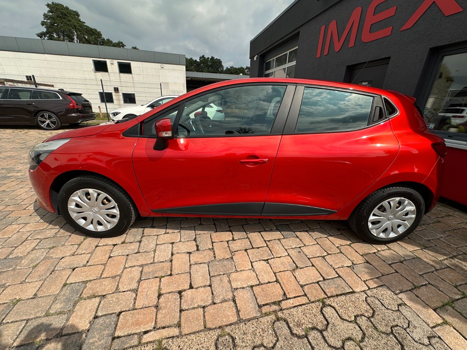 Fahrzeugabbildung Renault Clio IV Expression 1.2 73 PS HU neu Klima