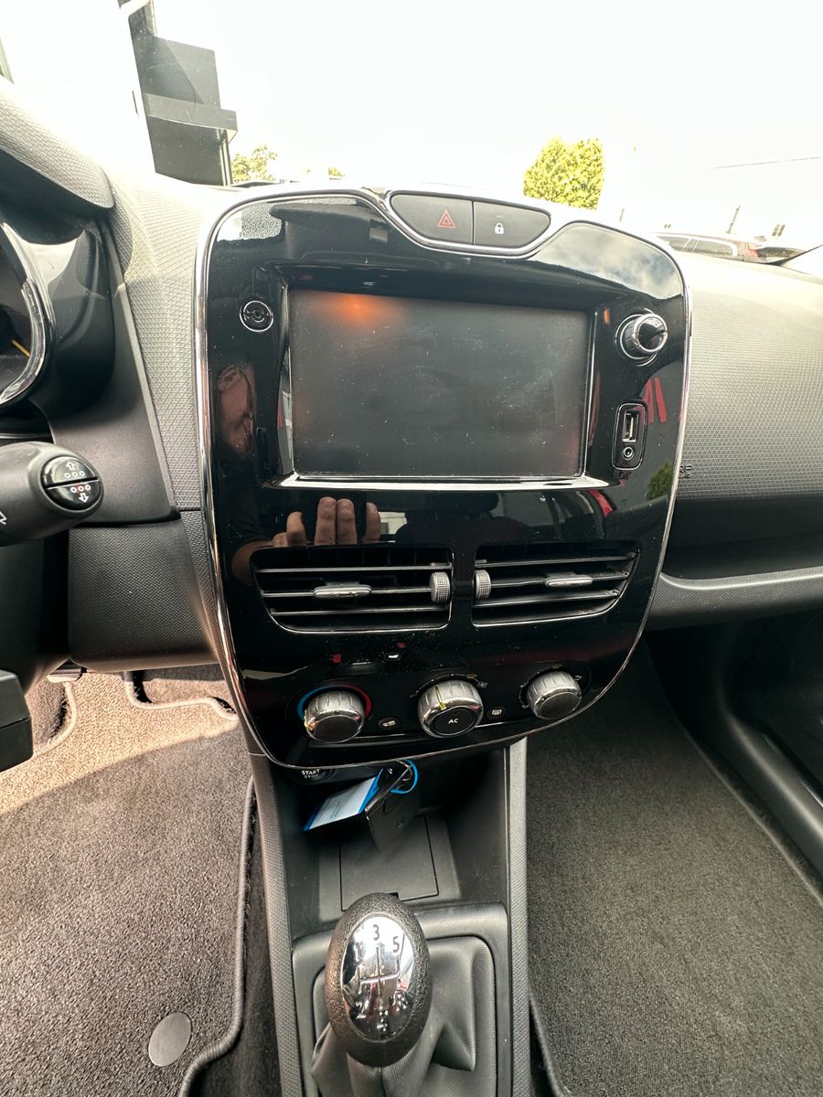 Fahrzeugabbildung Renault Clio IV Expression 1.2 73 PS HU neu Klima