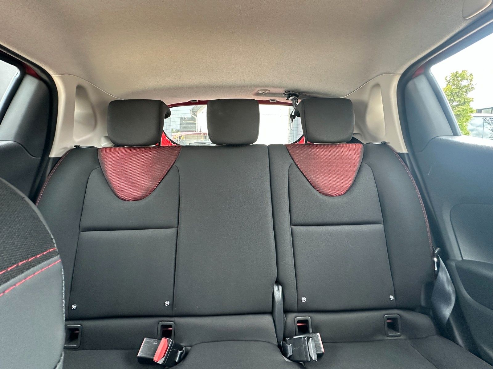 Fahrzeugabbildung Renault Clio IV Expression 1.2 73 PS HU neu Klima