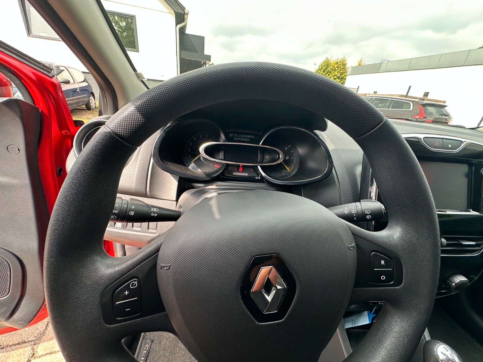 Fahrzeugabbildung Renault Clio IV Expression 1.2 73 PS HU neu Klima