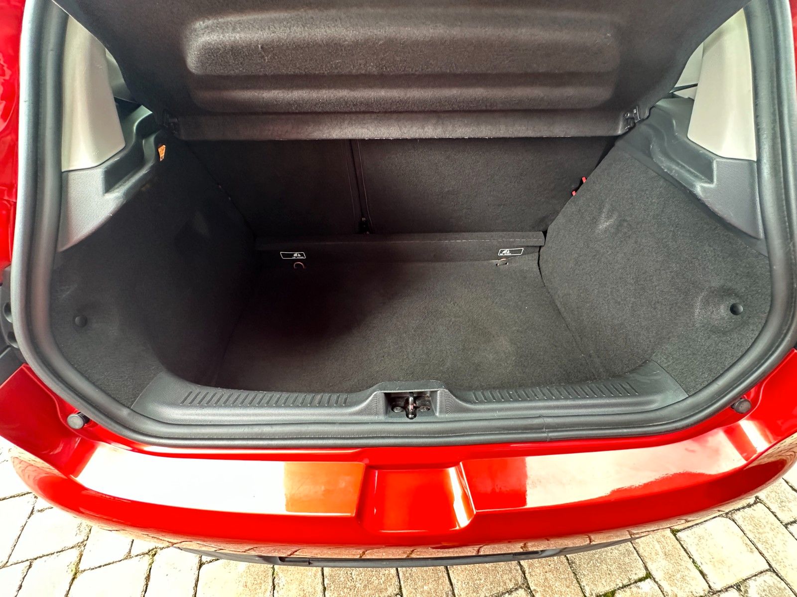 Fahrzeugabbildung Renault Clio IV Expression 1.2 73 PS HU neu Klima
