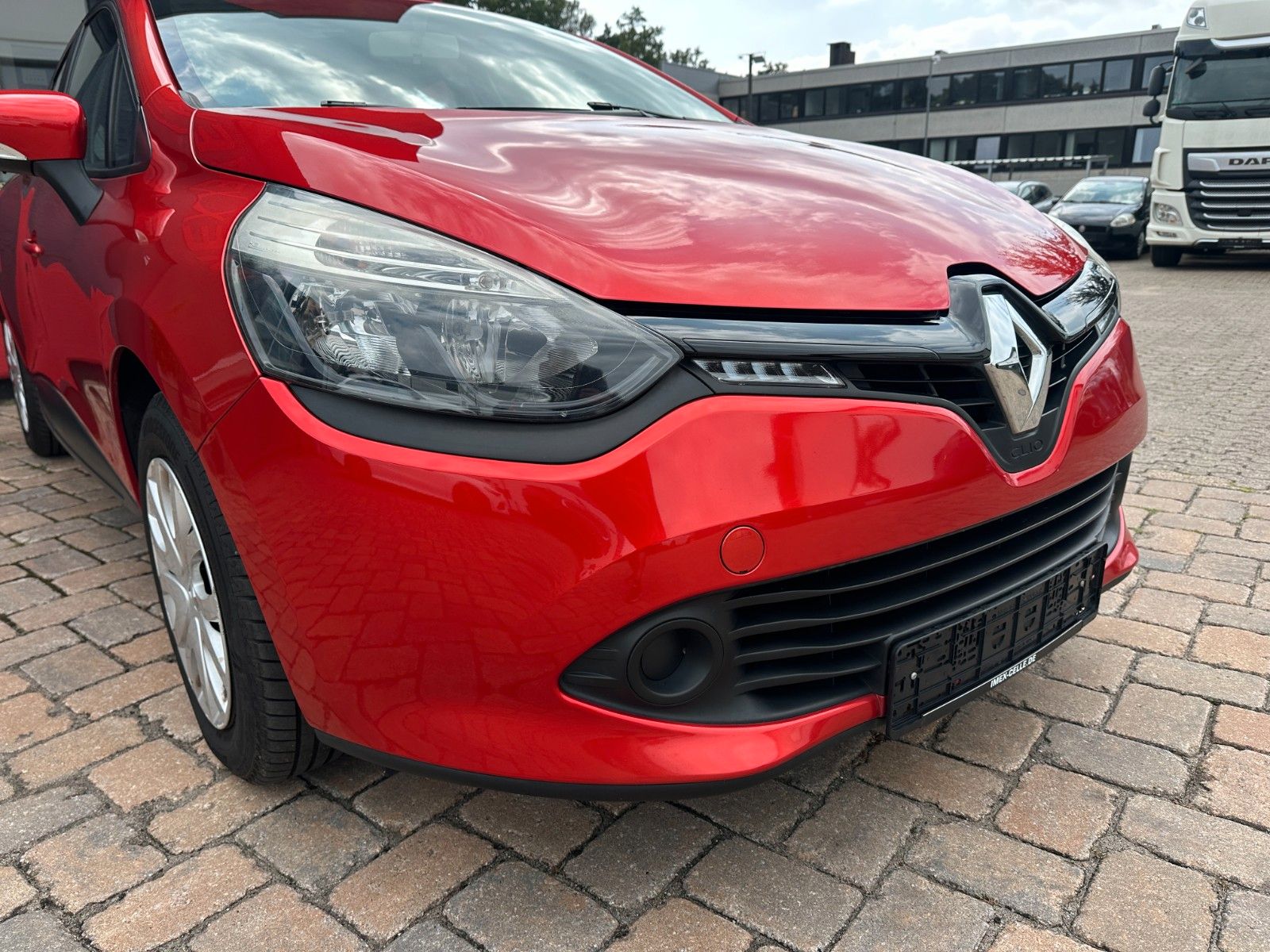 Fahrzeugabbildung Renault Clio IV Expression 1.2 73 PS HU neu Klima
