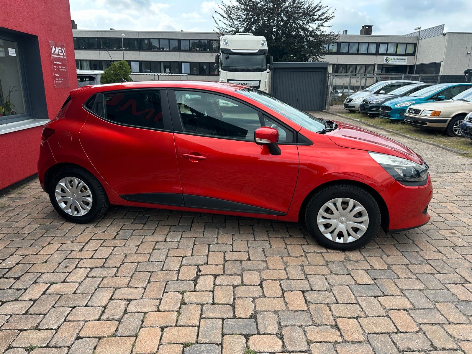Fahrzeugabbildung Renault Clio IV Expression 1.2 73 PS HU neu Klima