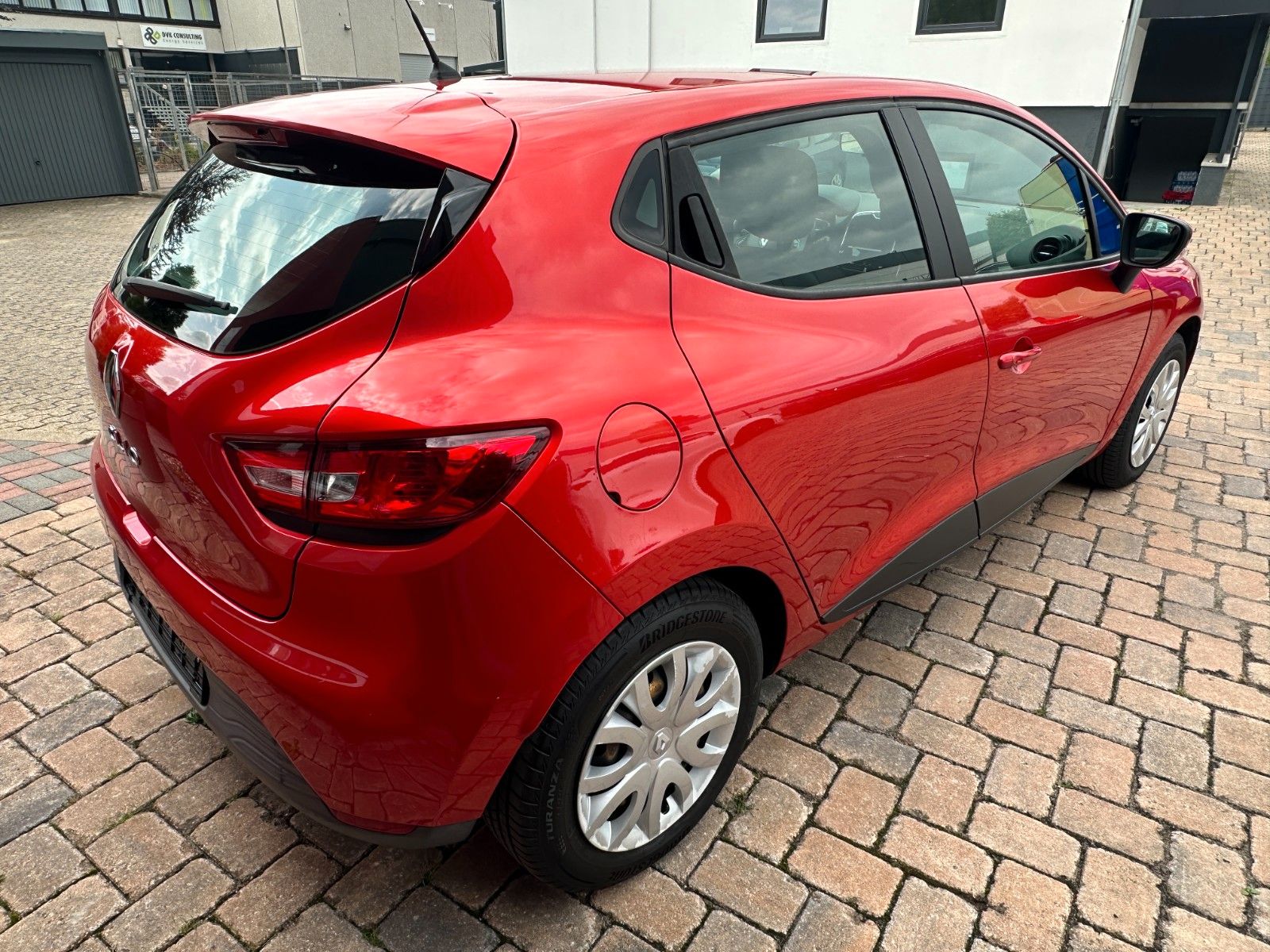 Fahrzeugabbildung Renault Clio IV Expression 1.2 73 PS HU neu Klima