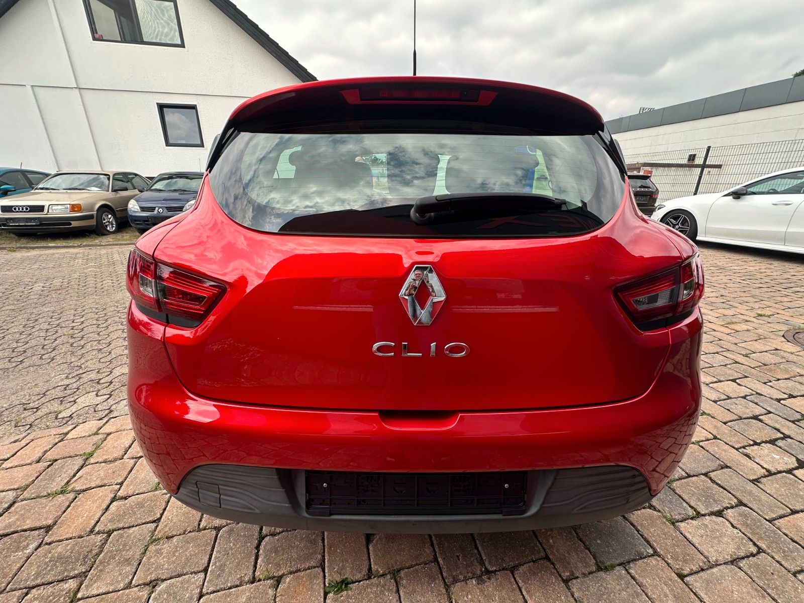 Fahrzeugabbildung Renault Clio IV Expression 1.2 73 PS HU neu Klima