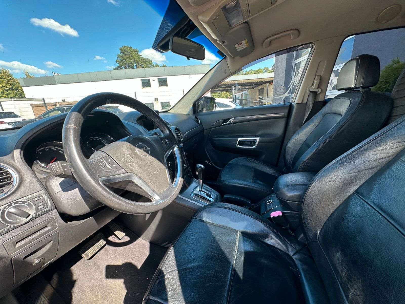 Fahrzeugabbildung Opel Antara Cosmo 4x4 3.2 227 PS Tüv 12/27 Klima